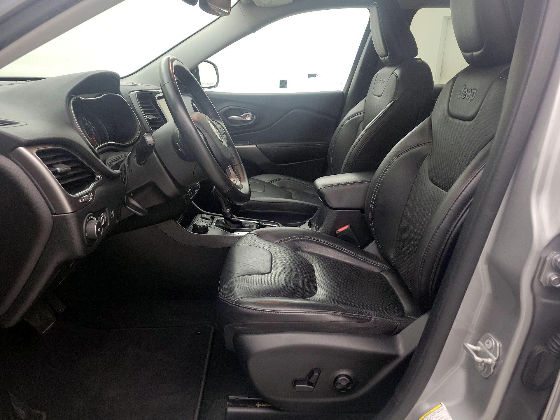 Thumbnail: 2020 Jeep Cherokee - 11