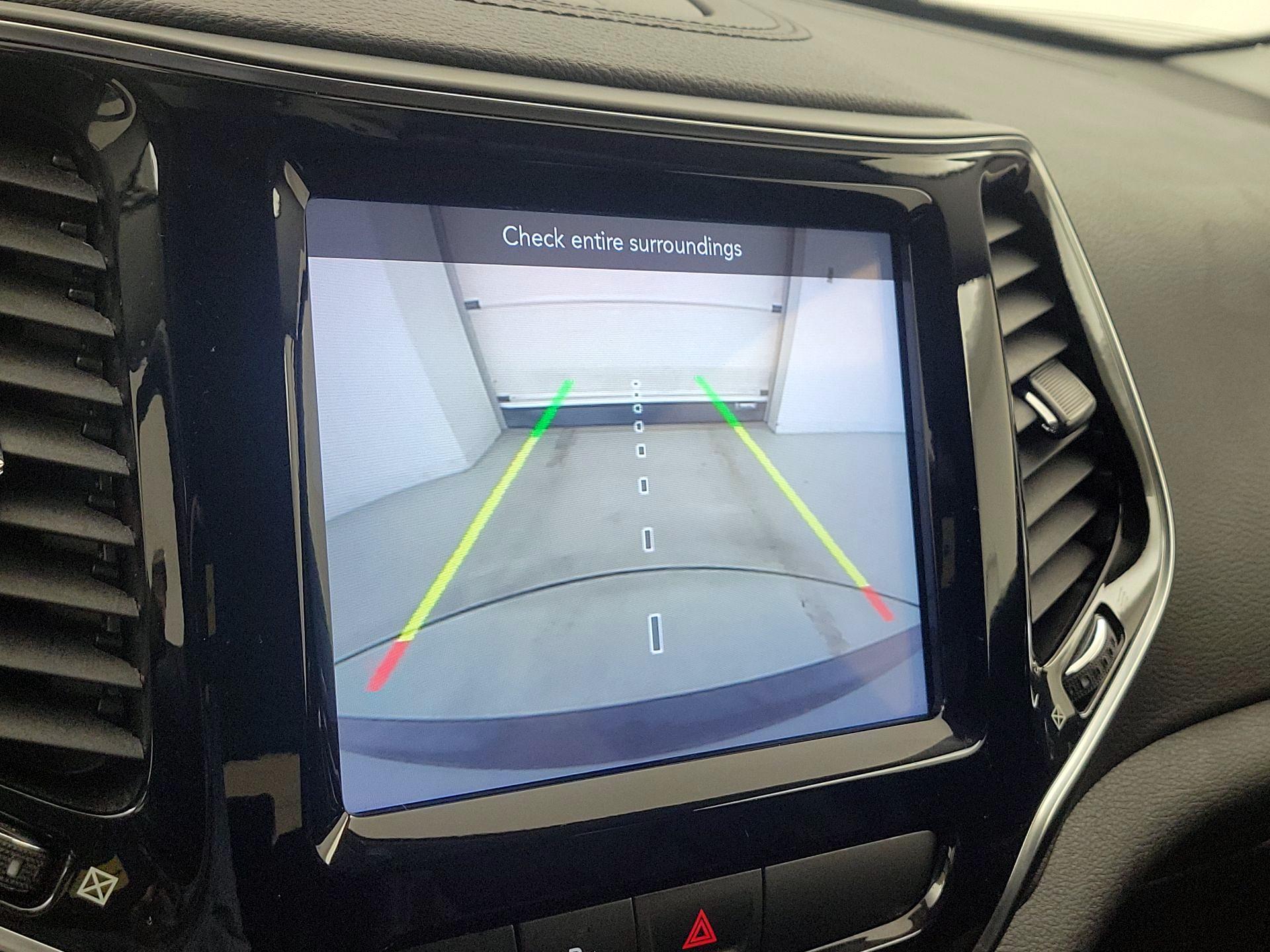 Thumbnail: 2020 Jeep Cherokee - 14