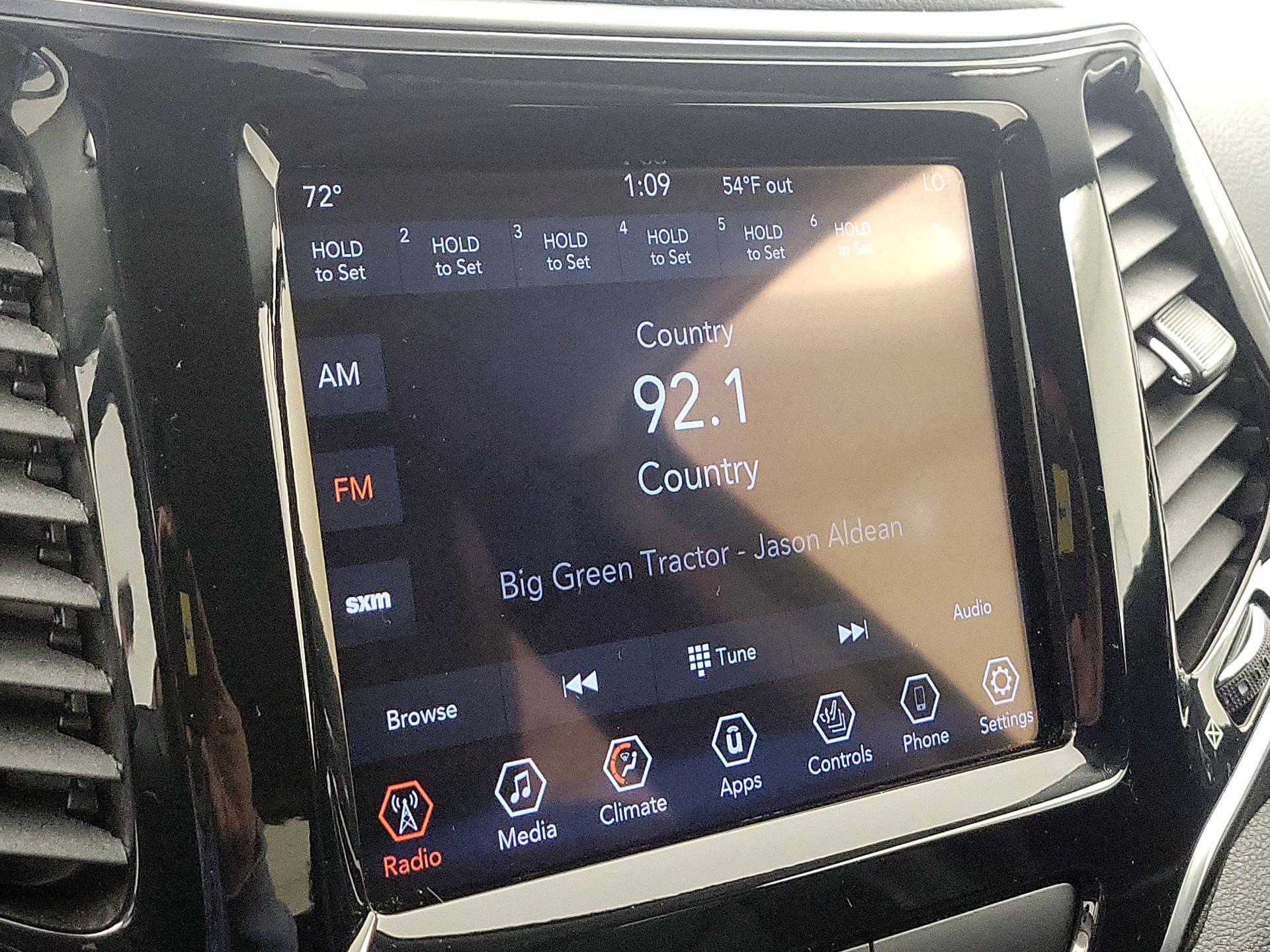 Thumbnail: 2020 Jeep Cherokee - 15