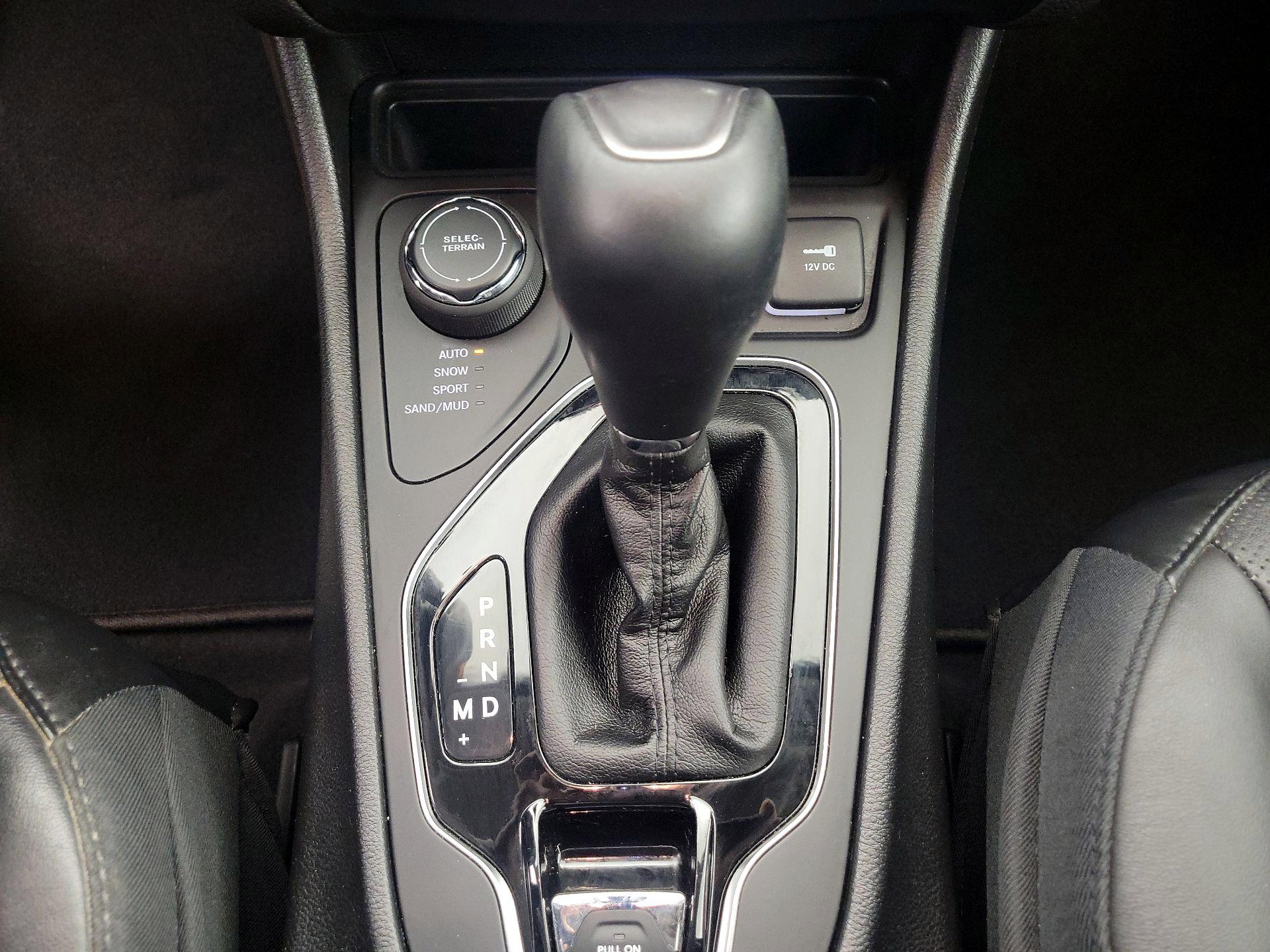 Thumbnail: 2020 Jeep Cherokee - 17