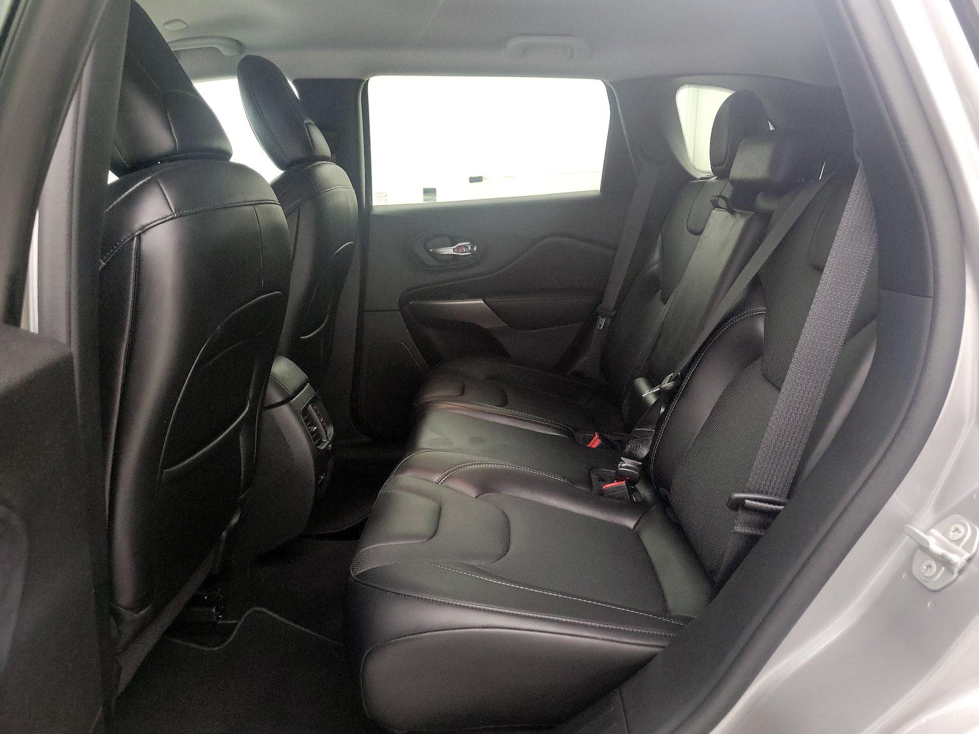 Thumbnail: 2020 Jeep Cherokee - 19