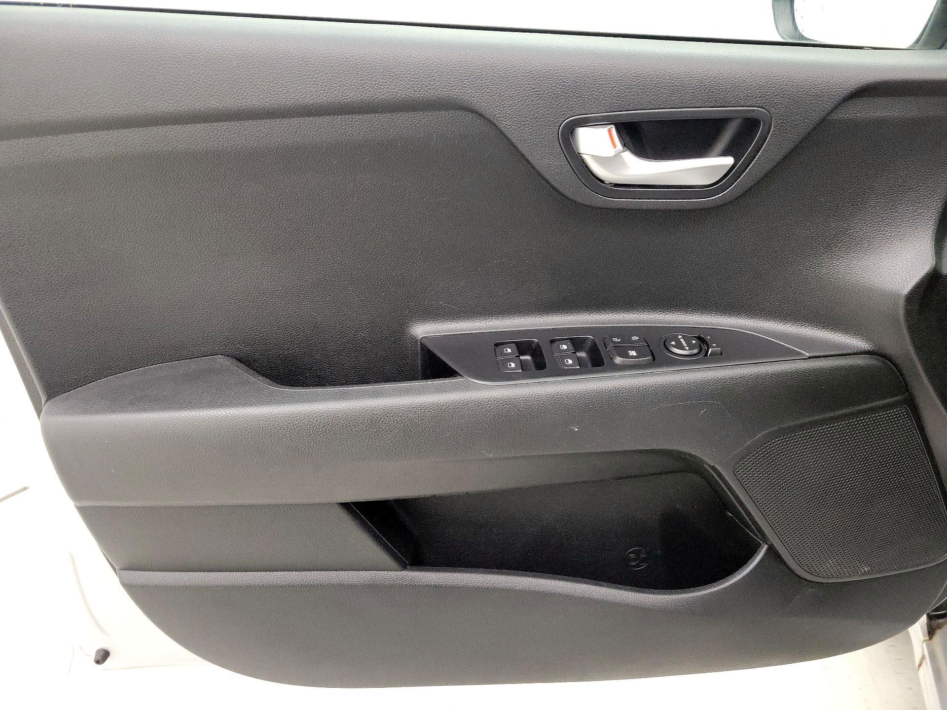 Thumbnail: 2023 Kia Rio - 12