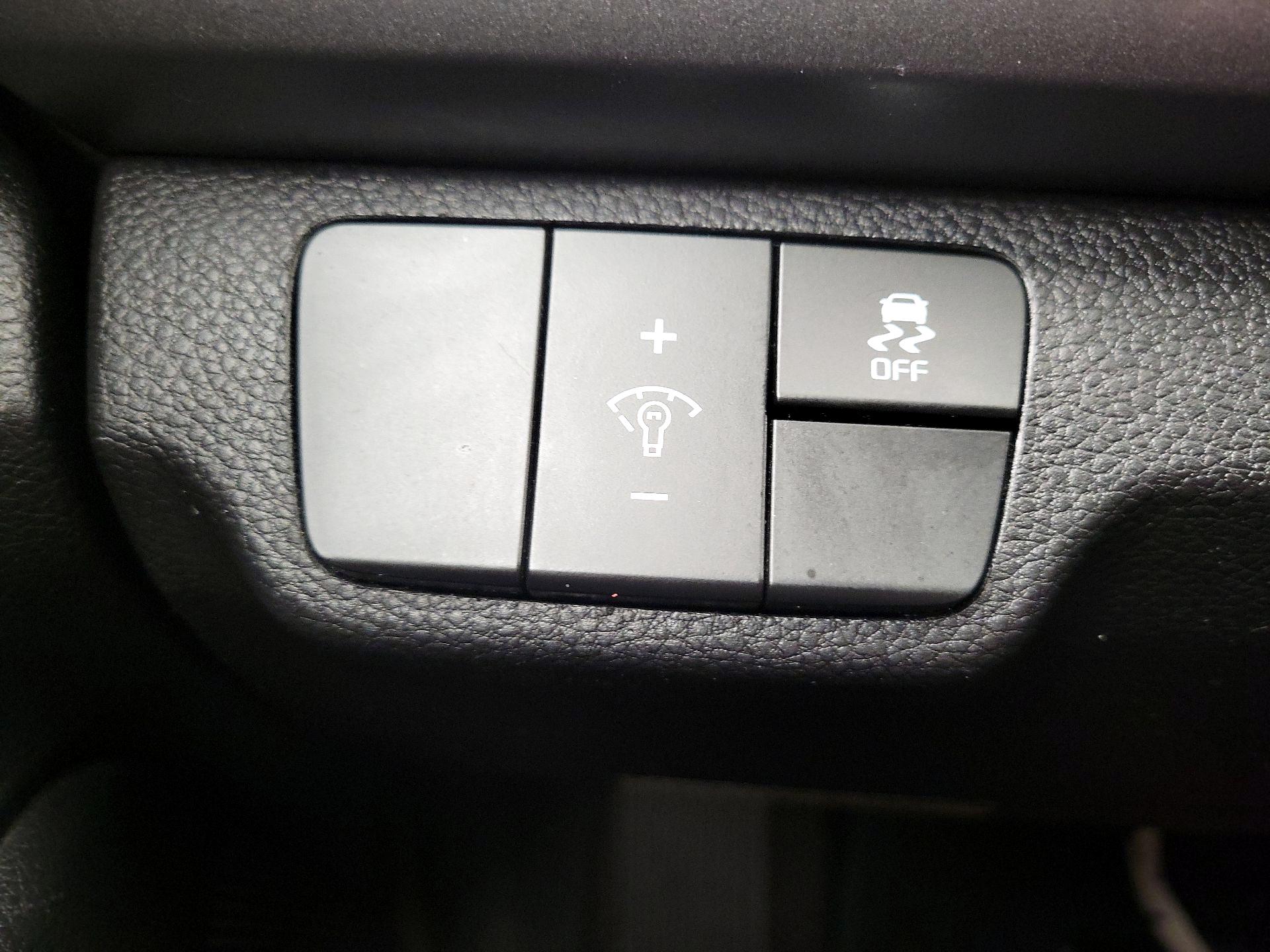 Thumbnail: 2023 Kia Rio - 13