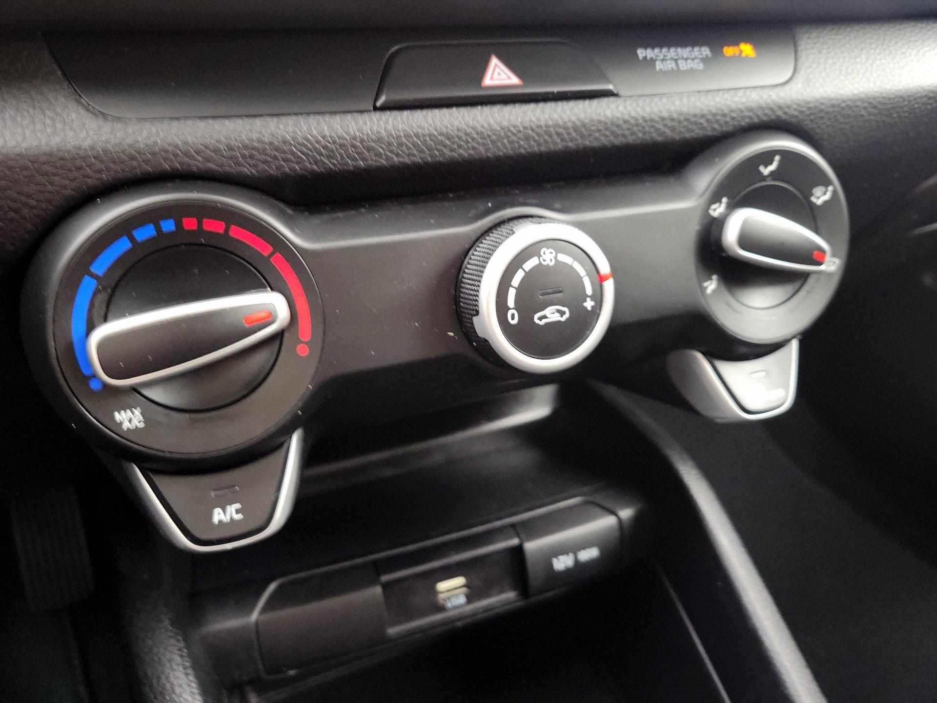 Thumbnail: 2023 Kia Rio - 16