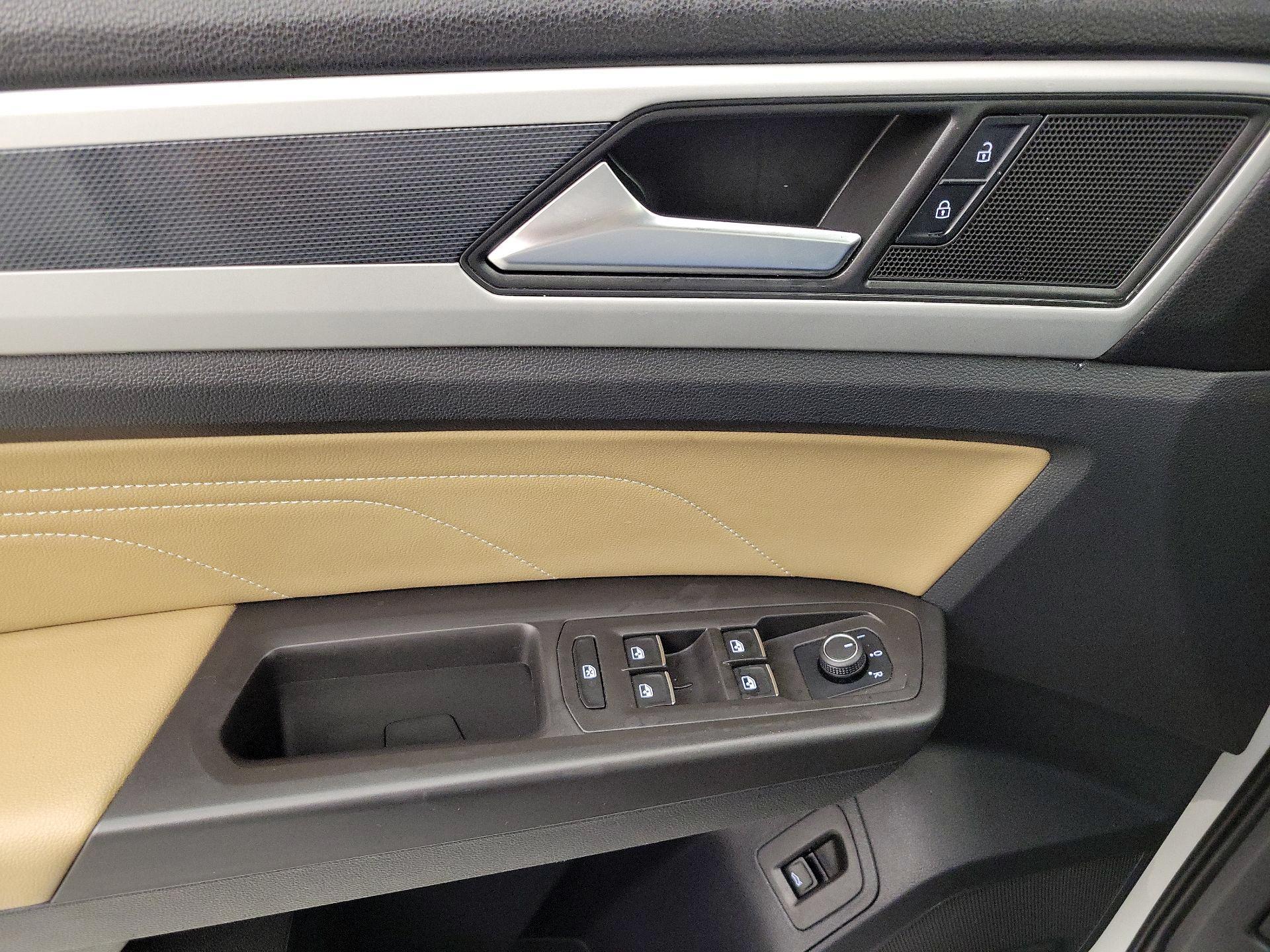 Thumbnail: 2023 Volkswagen Atlas - 12