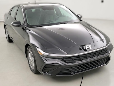 Black 2024 Hyundai Elantra SE