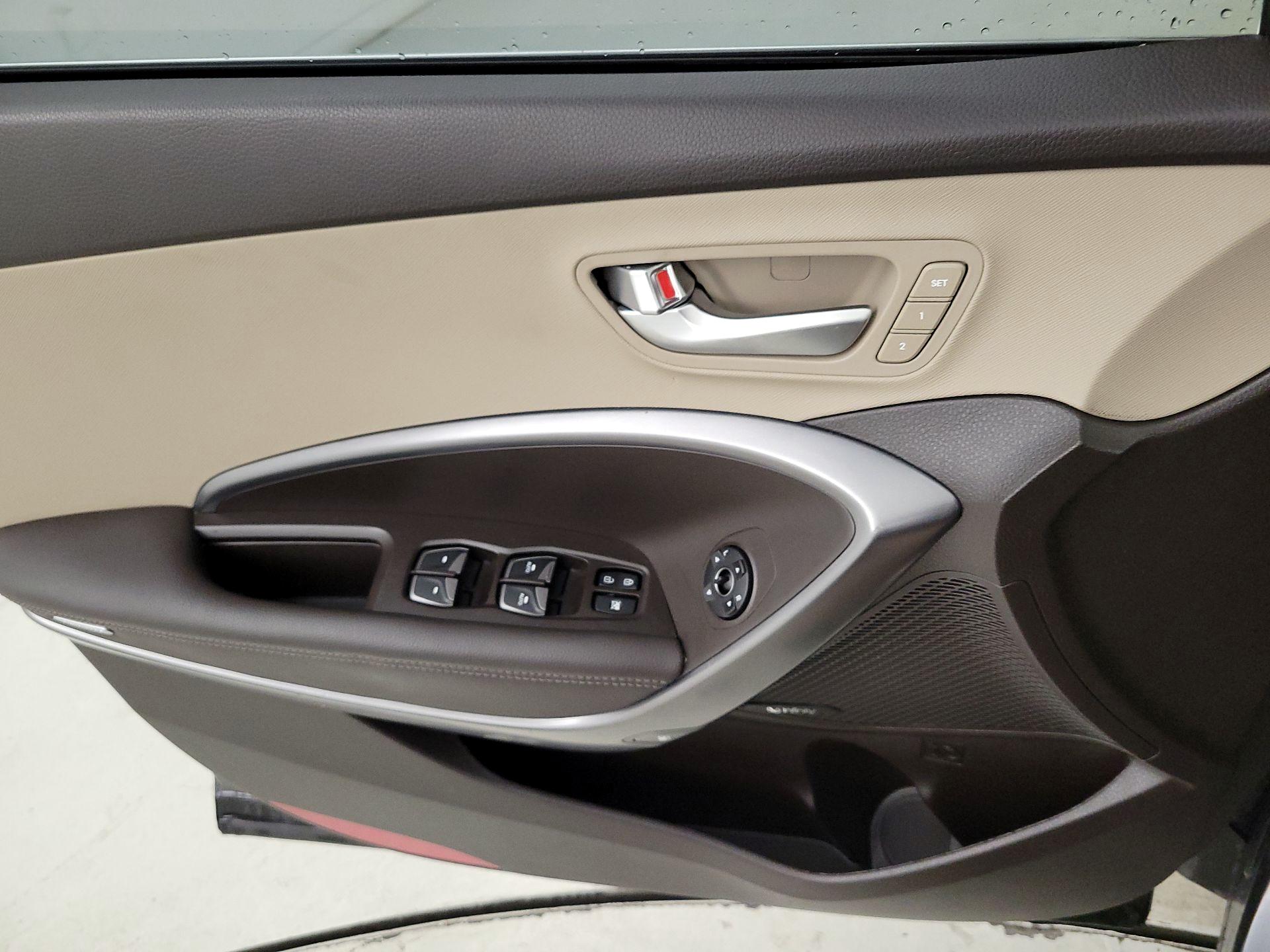 Thumbnail: 2017 Hyundai Santa Fe - 10