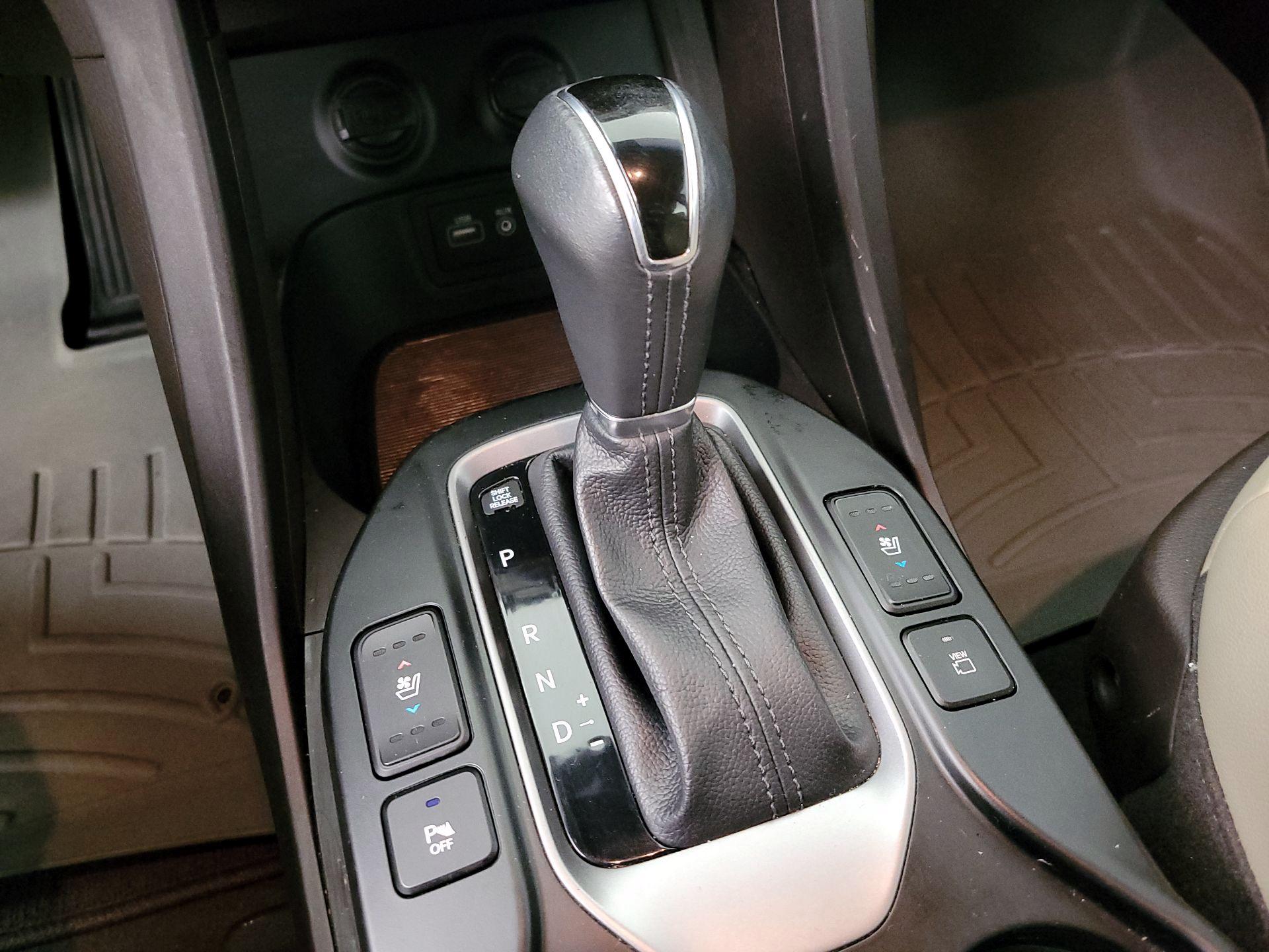 Thumbnail: 2017 Hyundai Santa Fe - 16