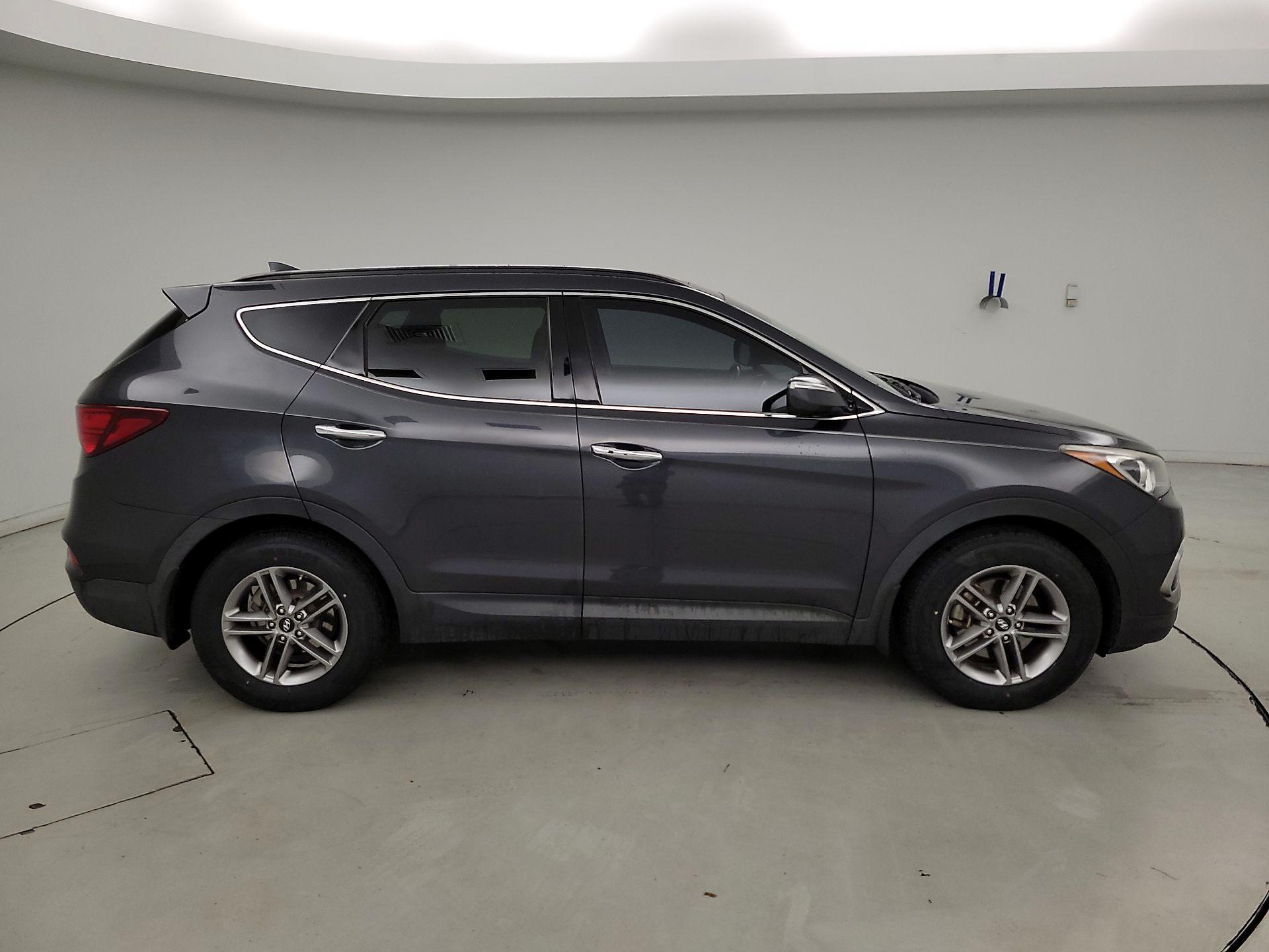 Thumbnail: 2017 Hyundai Santa Fe - 4