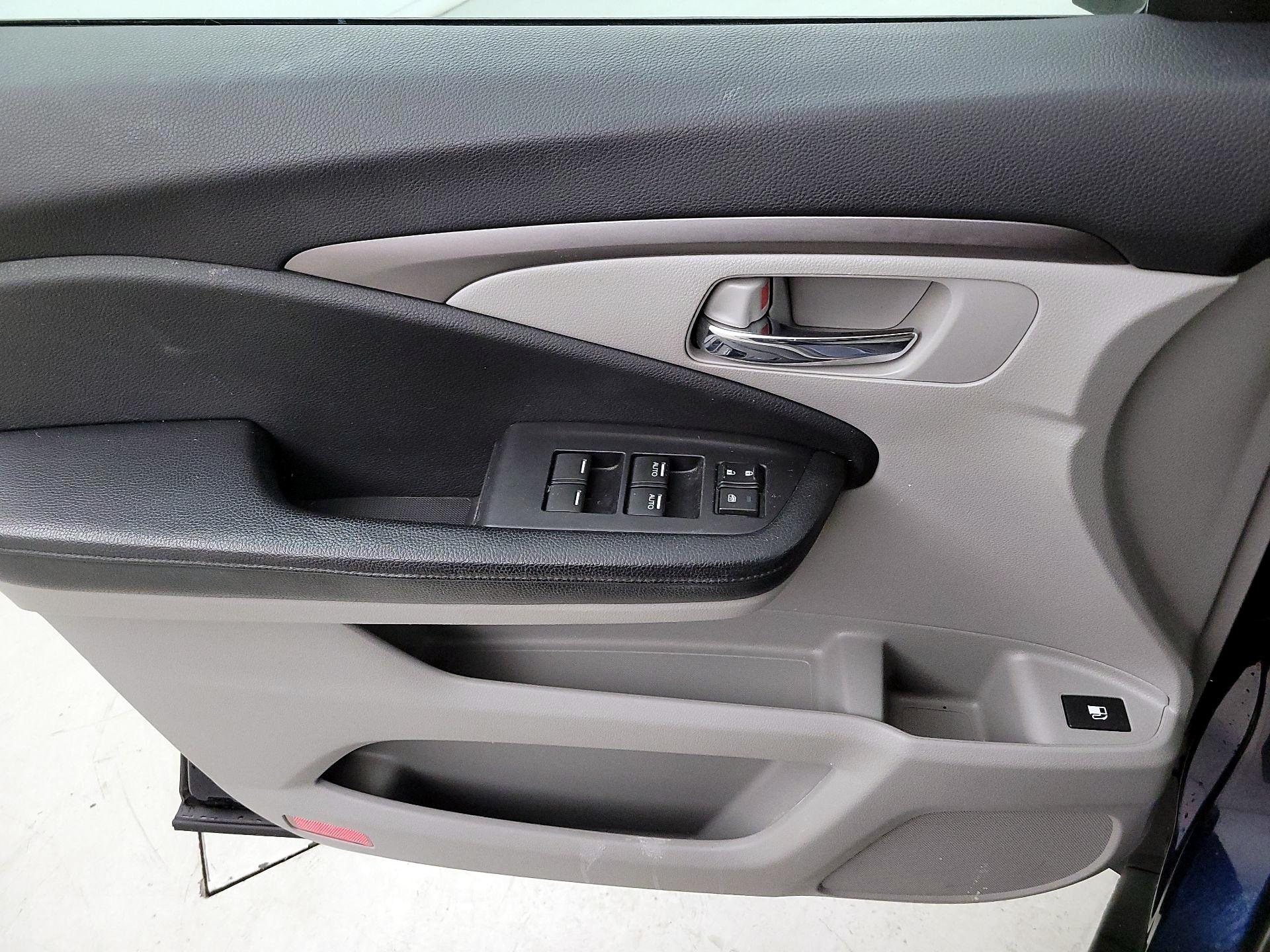 Thumbnail: 2018 Honda Pilot - 12