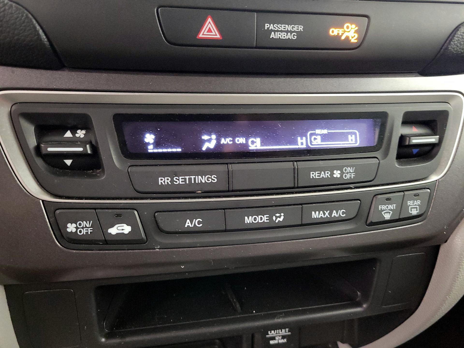 Thumbnail: 2018 Honda Pilot - 16