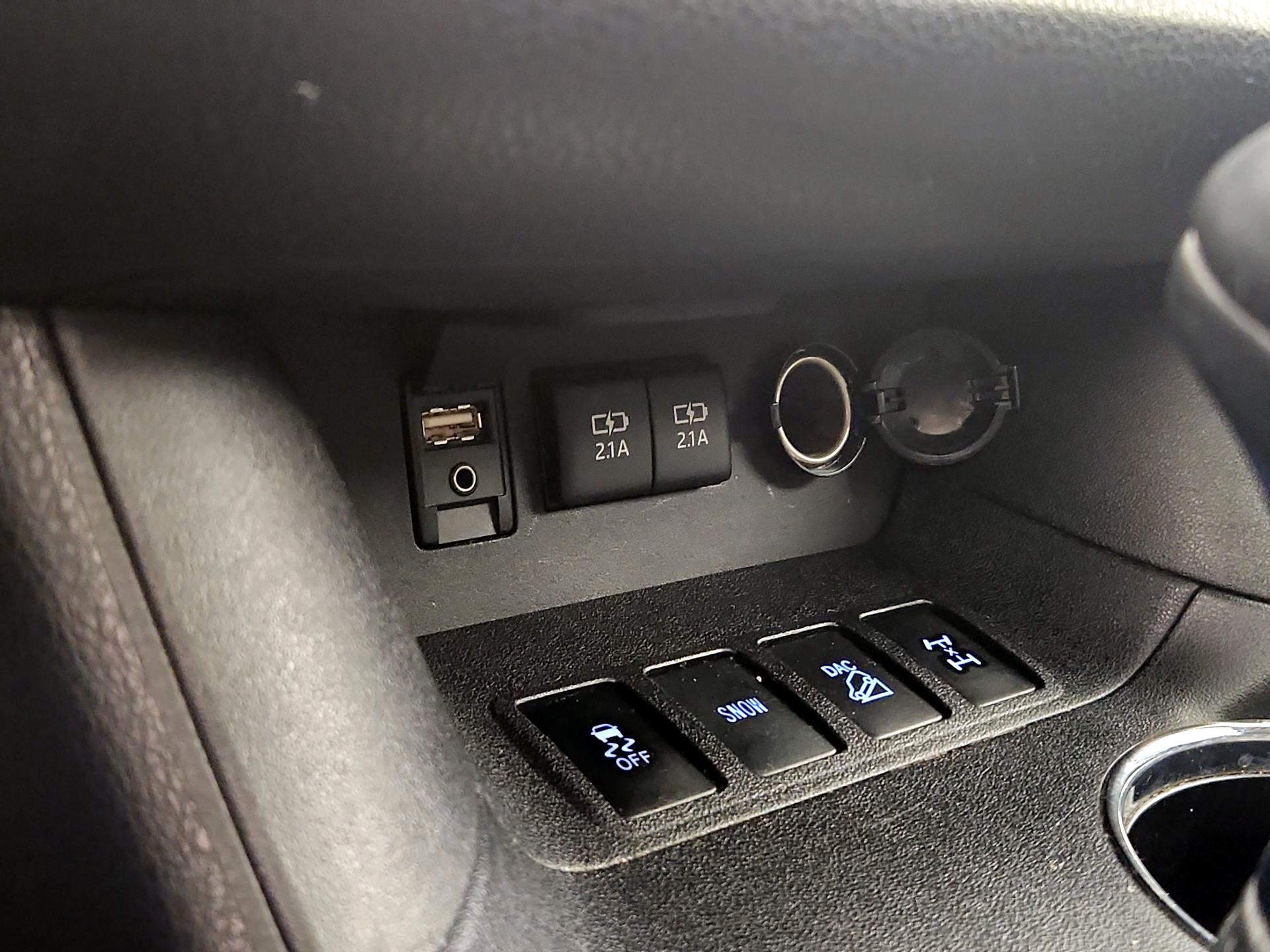 Thumbnail: 2018 Toyota Highlander - 18