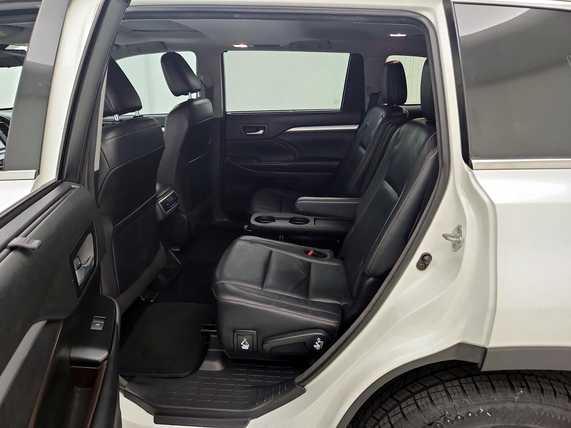 Thumbnail: 2018 Toyota Highlander - 20