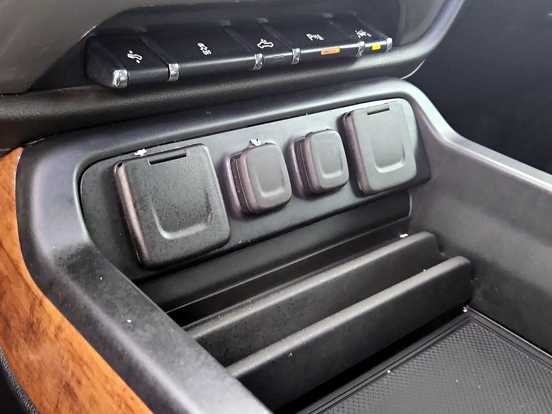 Thumbnail: 2018 Chevrolet Silverado 1500 - 19