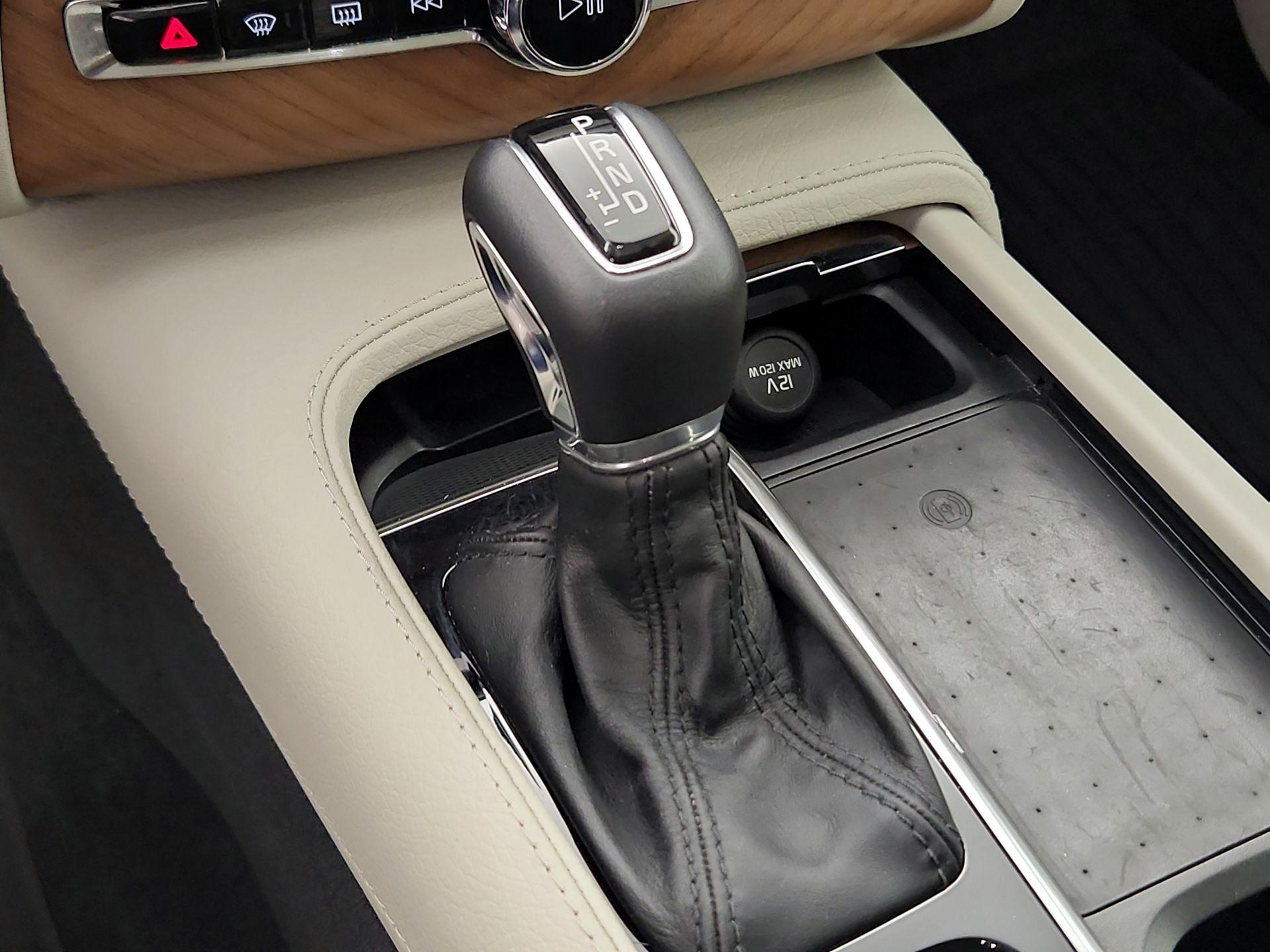 Thumbnail: 2022 Volvo XC90 - 18