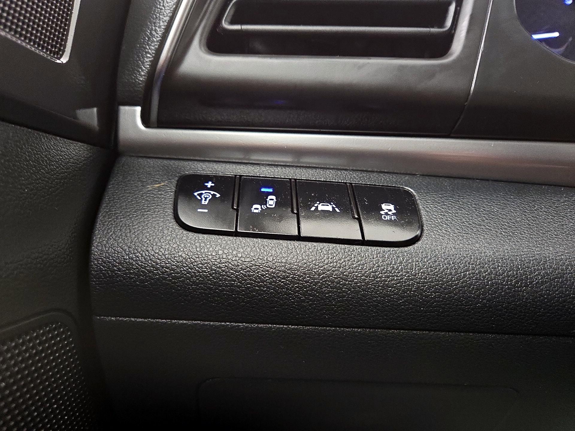 Thumbnail: 2019 Hyundai Elantra - 13
