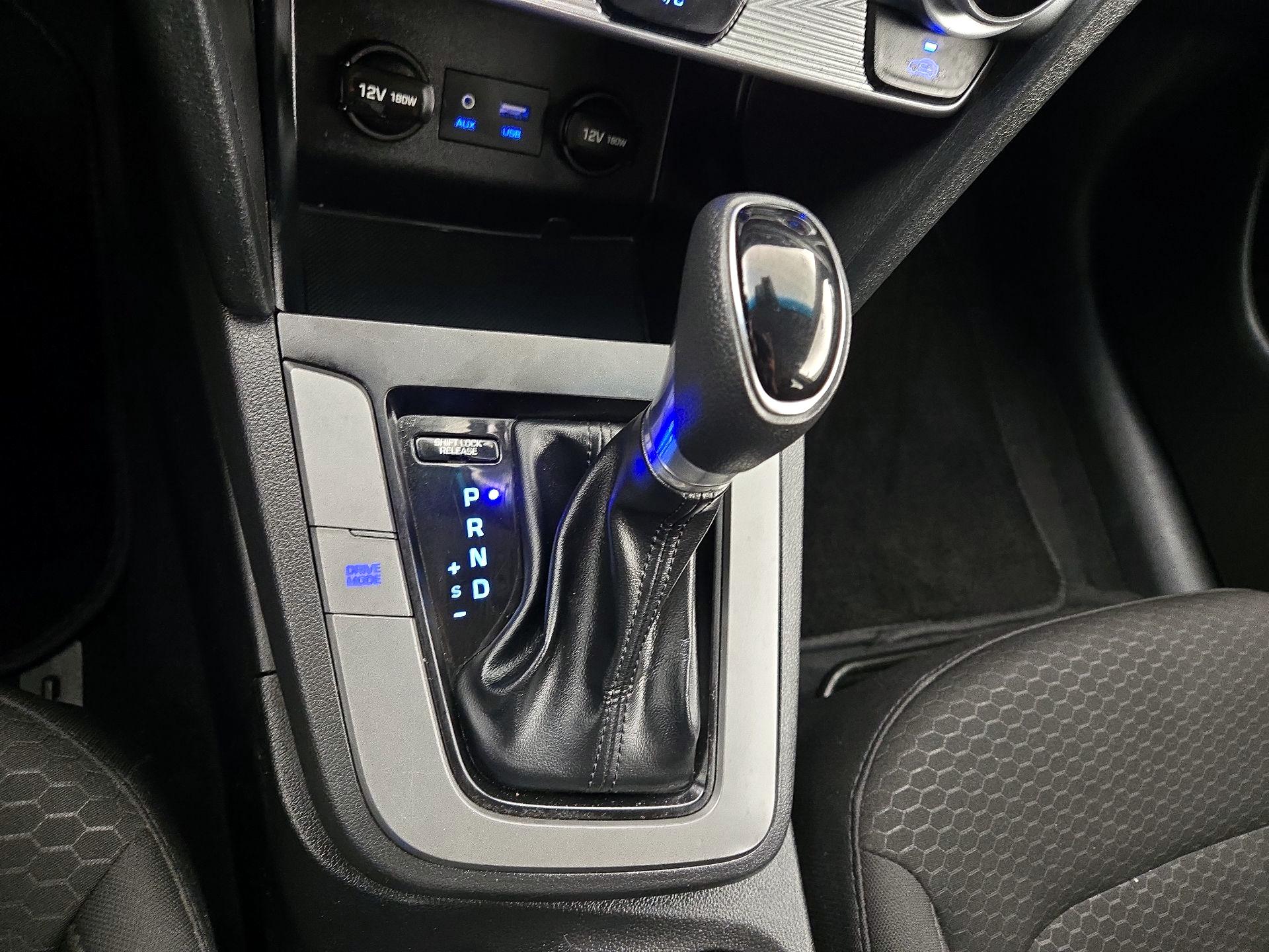 Thumbnail: 2019 Hyundai Elantra - 17