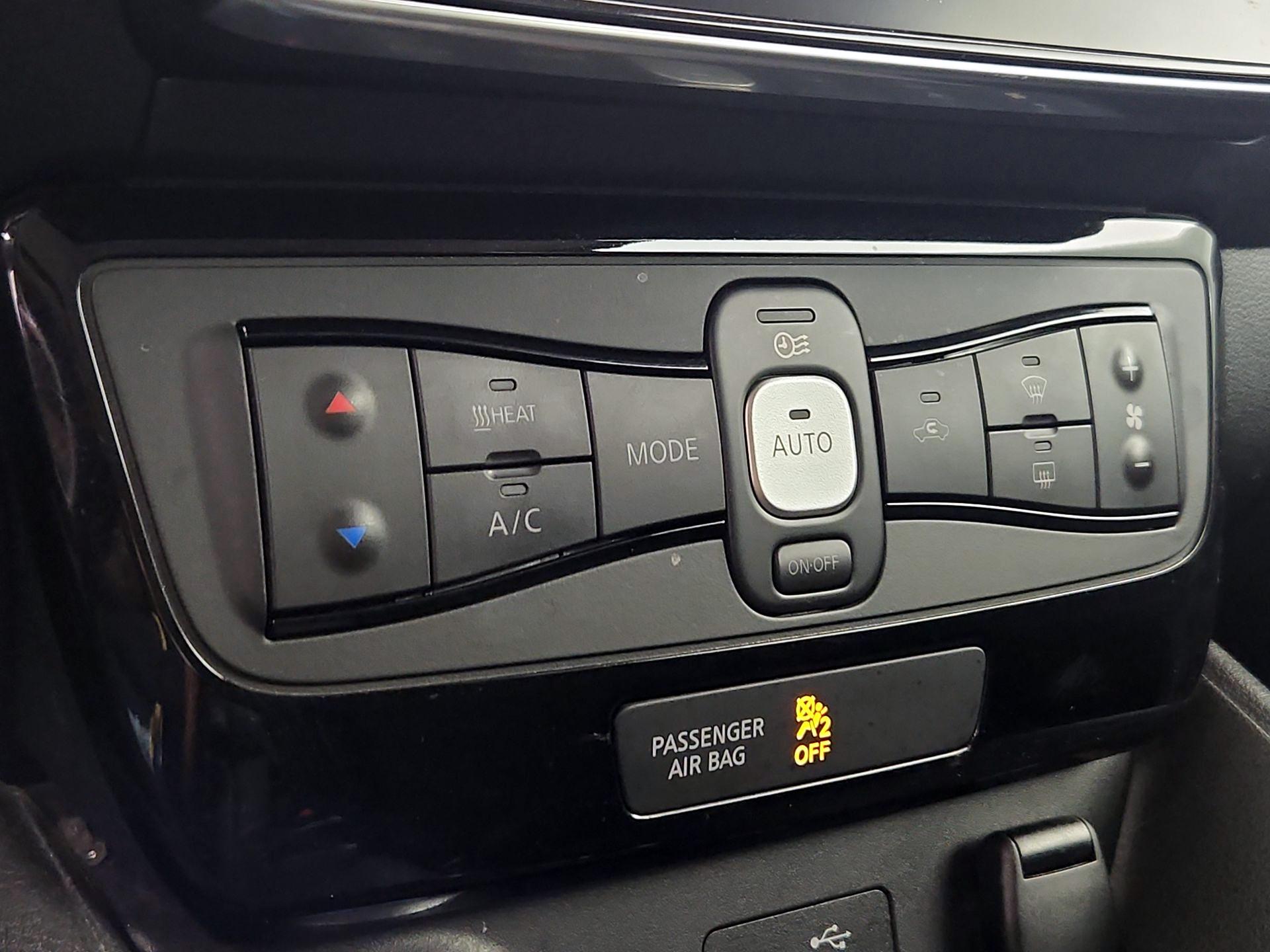 Thumbnail: 2019 Nissan Leaf - 17