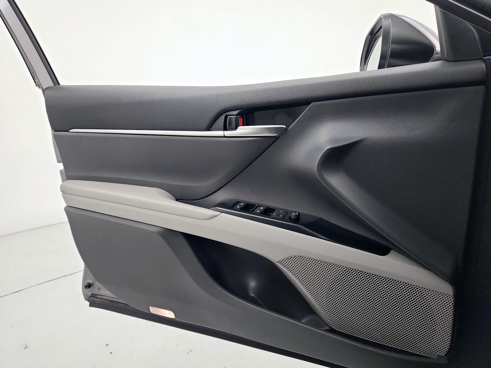 Thumbnail: 2019 Toyota Camry - 12