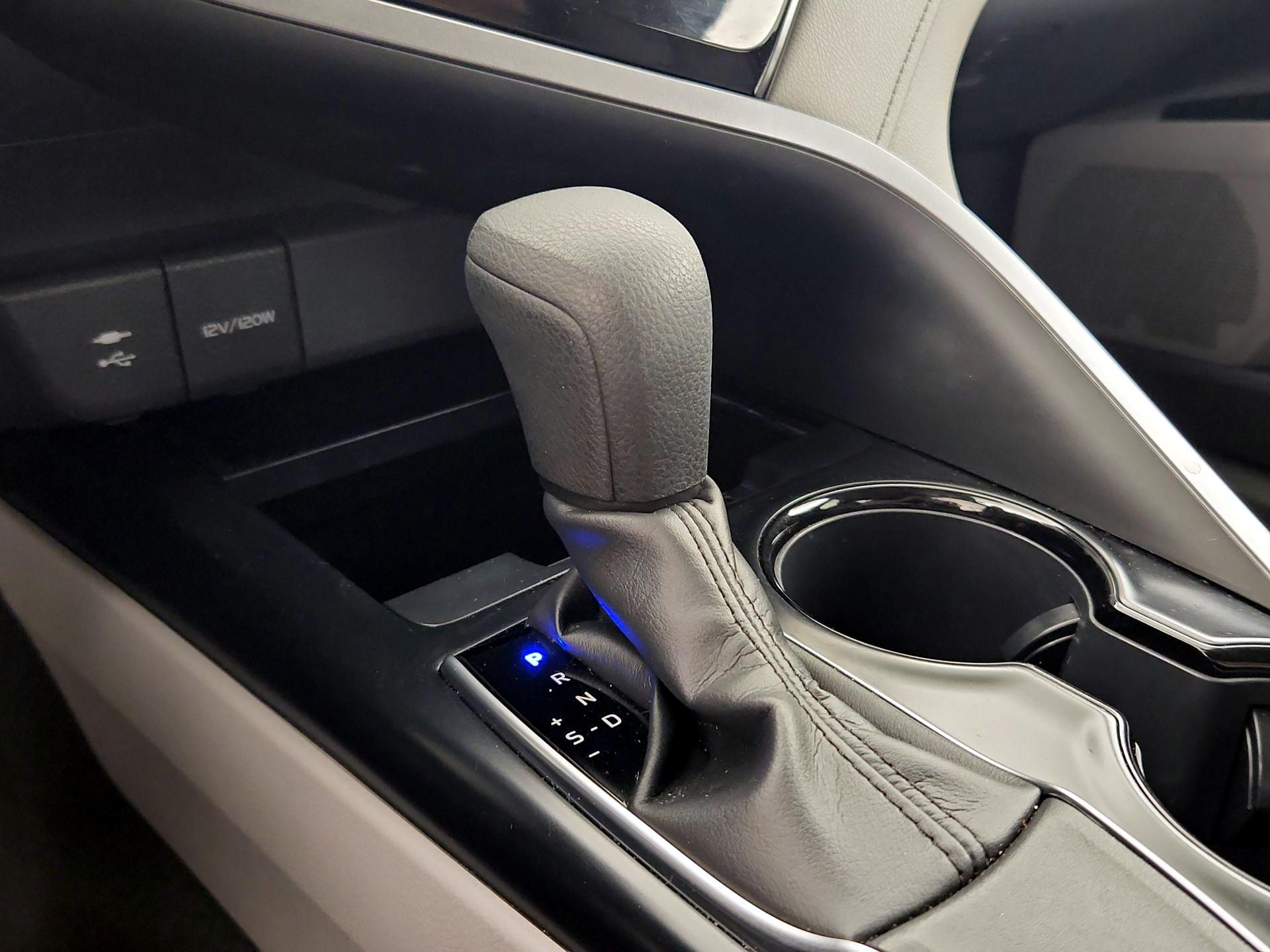 Thumbnail: 2019 Toyota Camry - 17