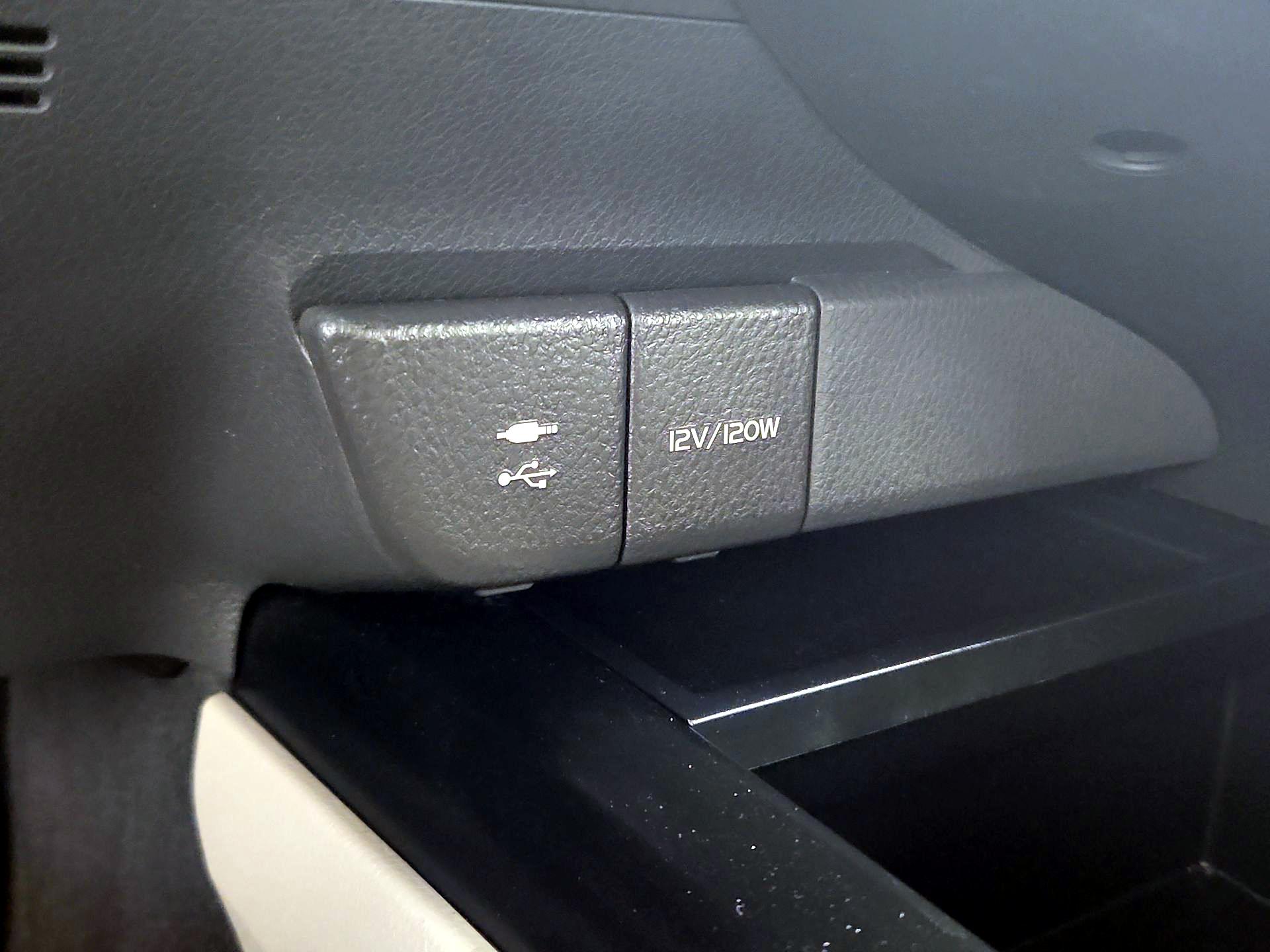 Thumbnail: 2019 Toyota Camry - 18