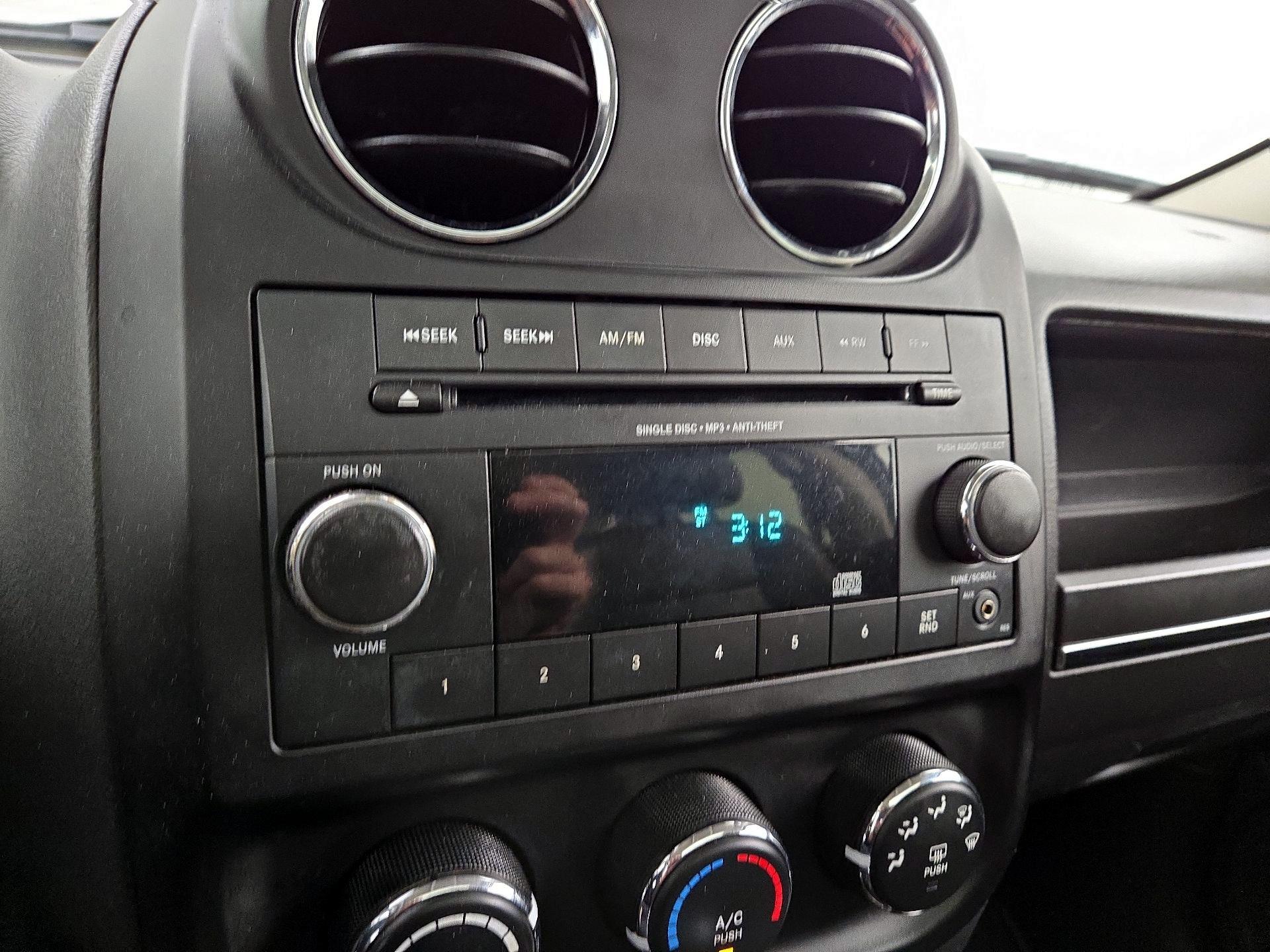 Thumbnail: 2015 Jeep Patriot - 13