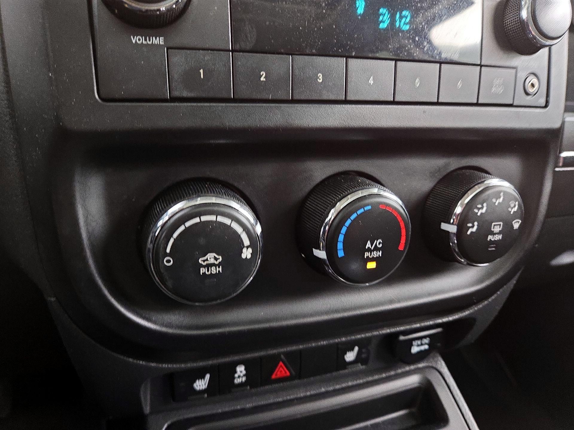 Thumbnail: 2015 Jeep Patriot - 14