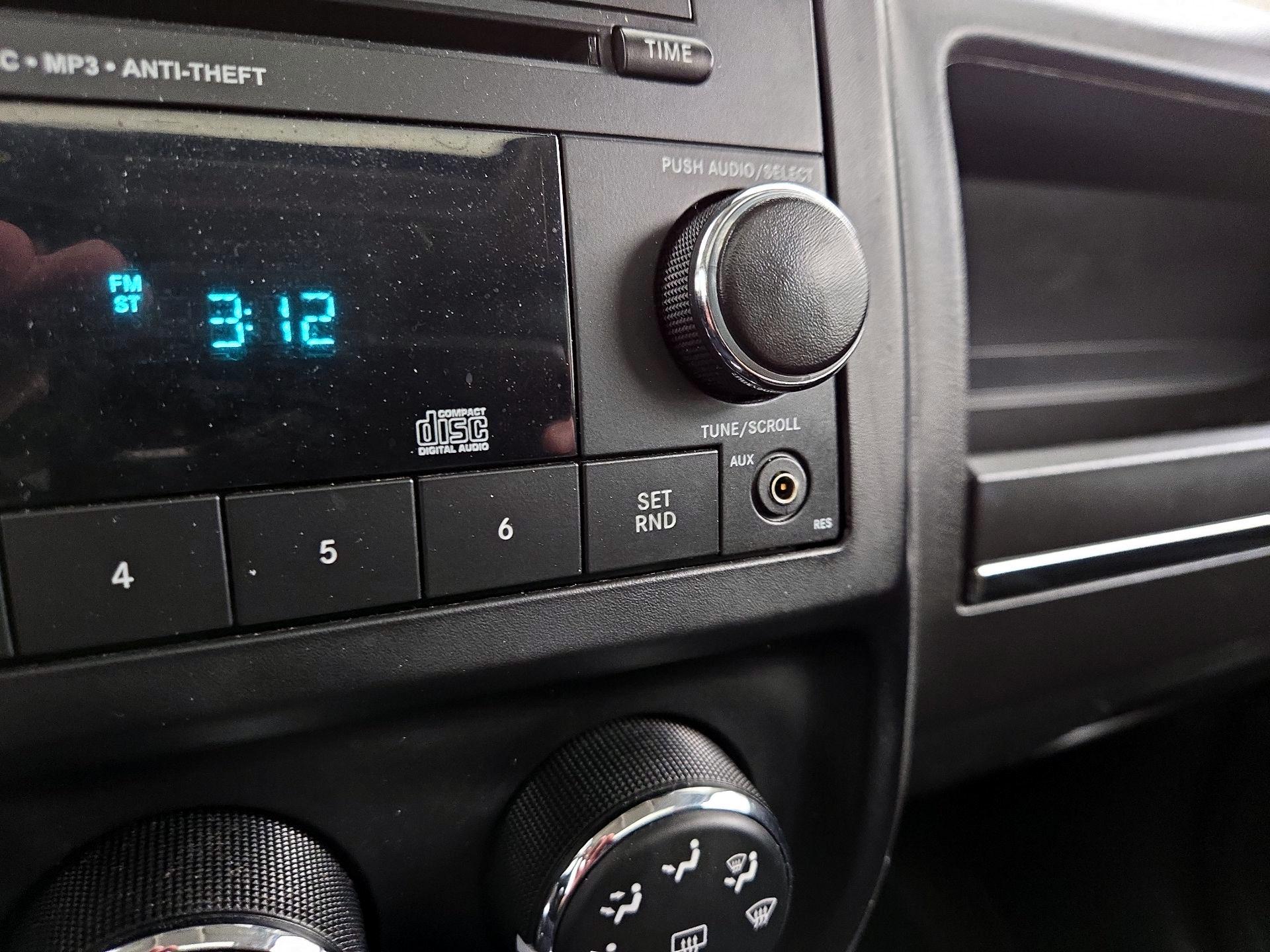 Thumbnail: 2015 Jeep Patriot - 16