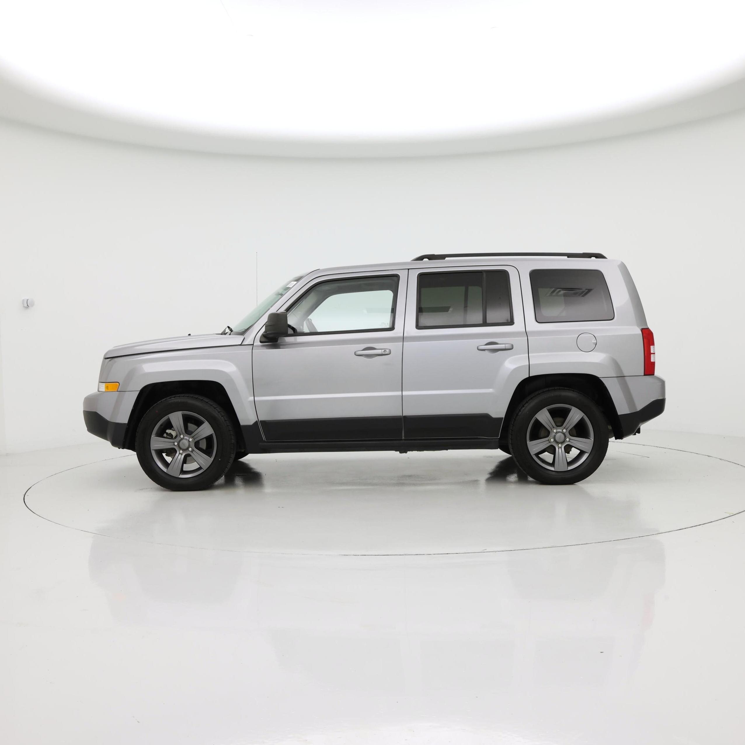 Thumbnail: 2015 Jeep Patriot - 3