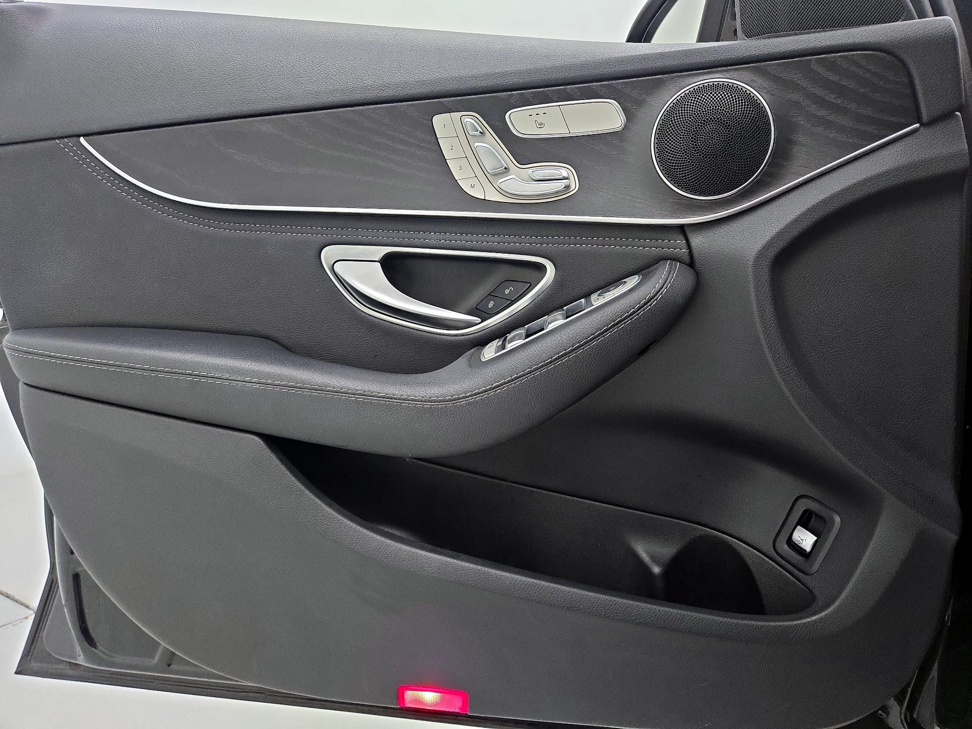 Thumbnail: 2016 Mercedes-Benz C-Class - 12