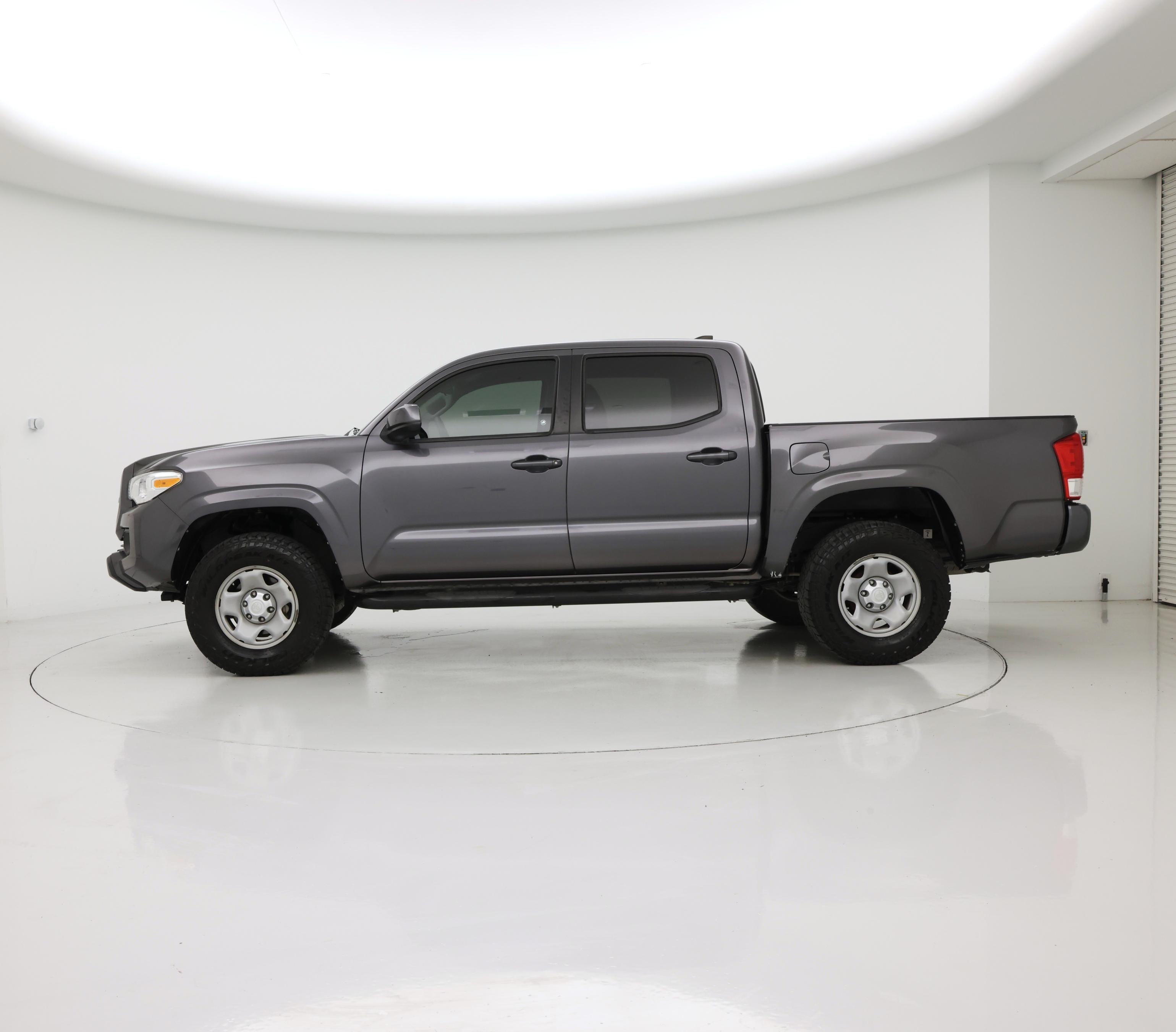 Thumbnail: 2017 Toyota Tacoma - 3