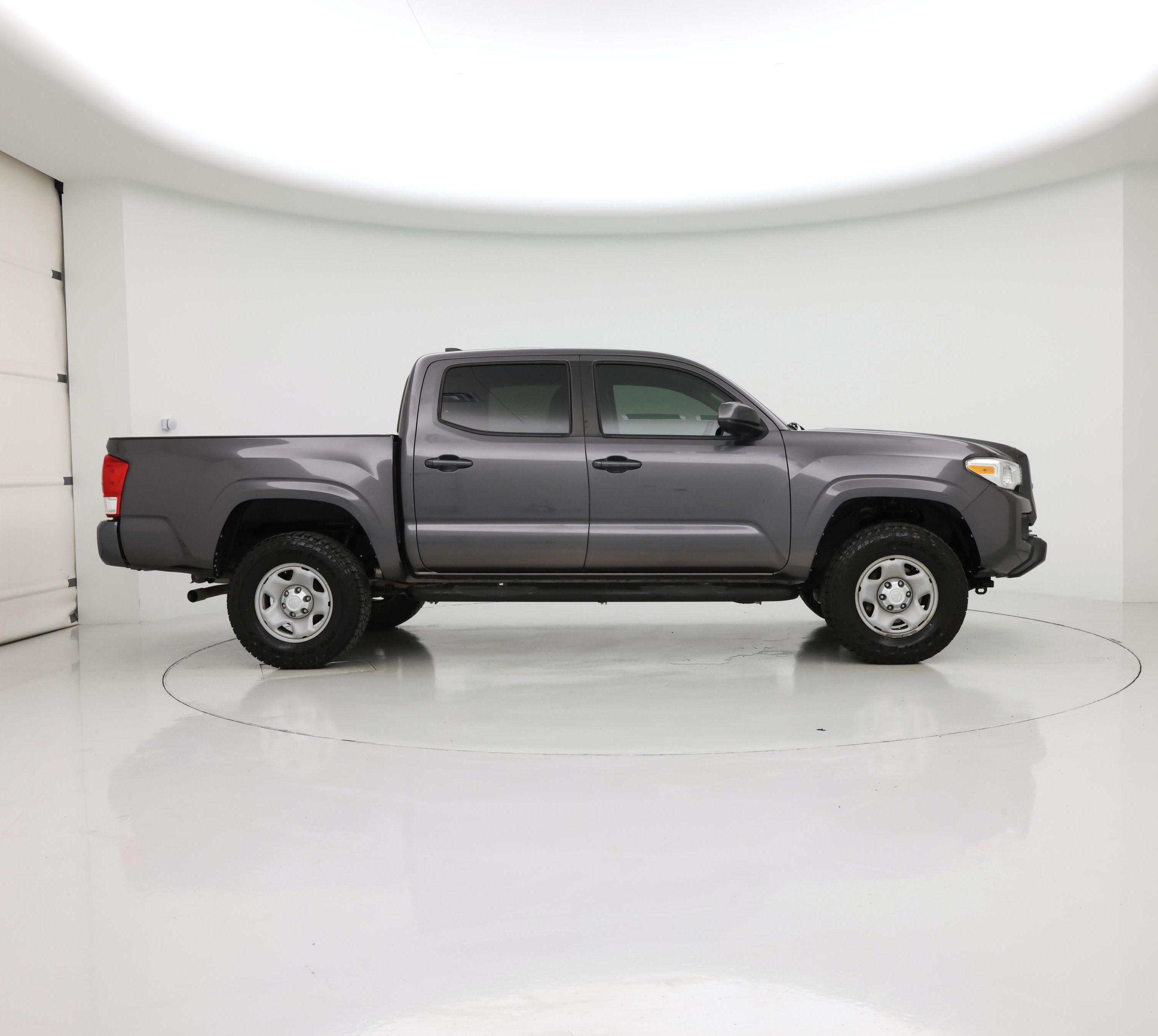 Thumbnail: 2017 Toyota Tacoma - 7