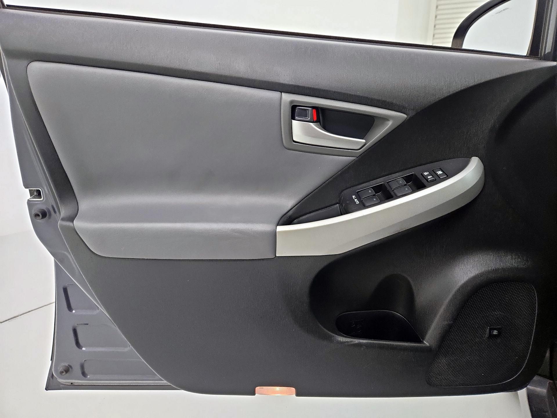 Thumbnail: 2015 Toyota Prius - 12