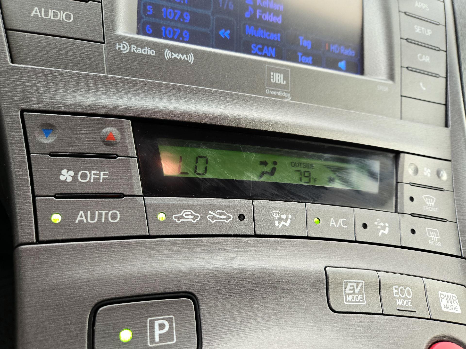 Thumbnail: 2015 Toyota Prius - 17