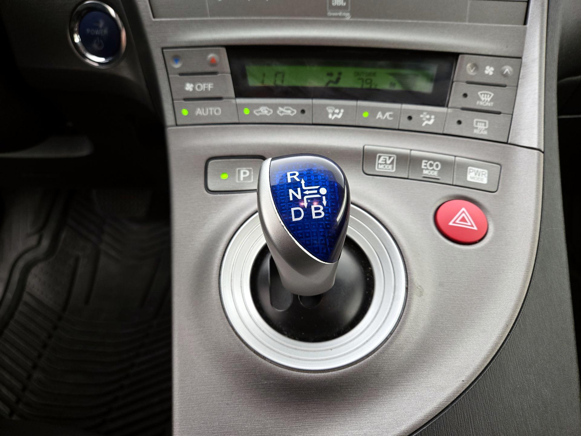 Thumbnail: 2015 Toyota Prius - 18