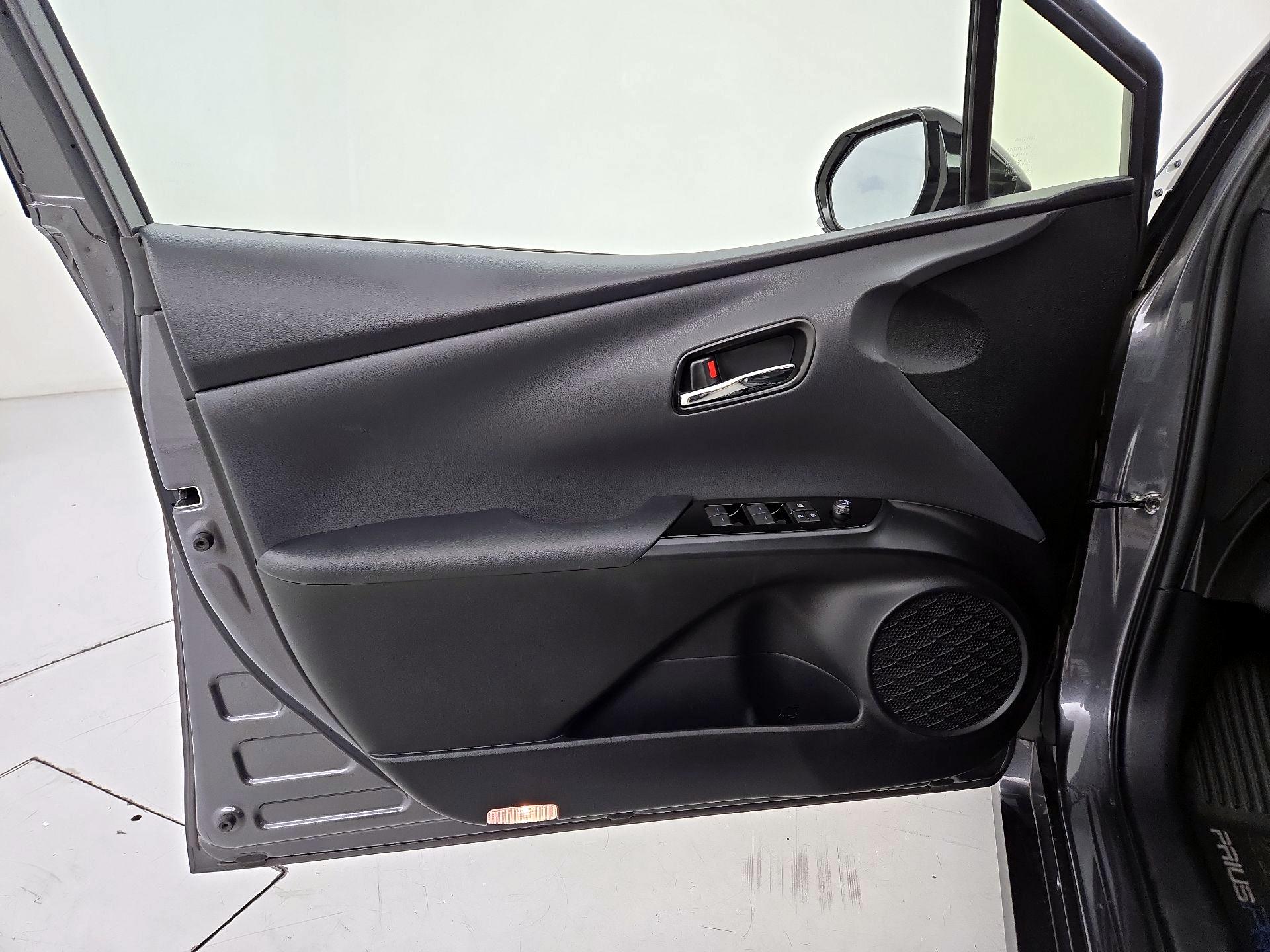 Thumbnail: 2020 Toyota Prius Prime - 12