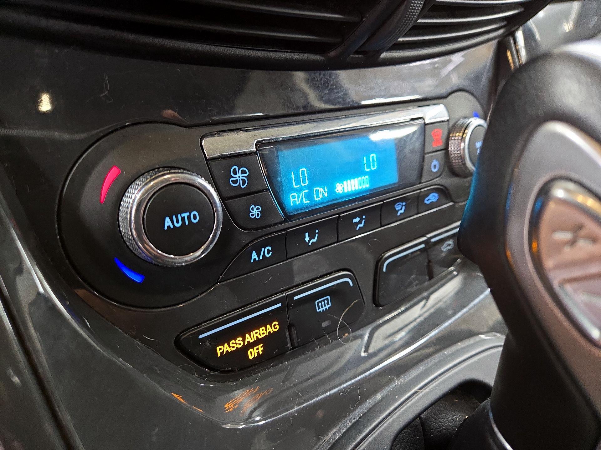 Thumbnail: 2015 Ford Escape - 17