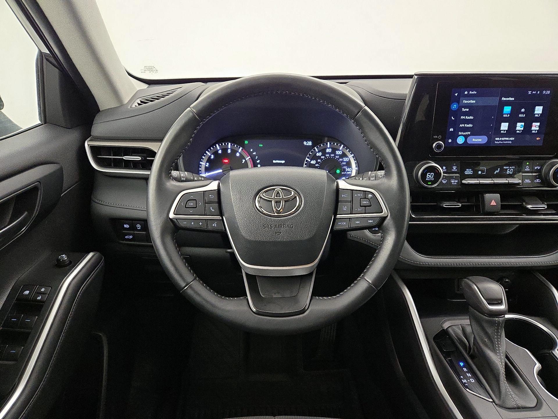 Thumbnail: 2023 Toyota Highlander - 10