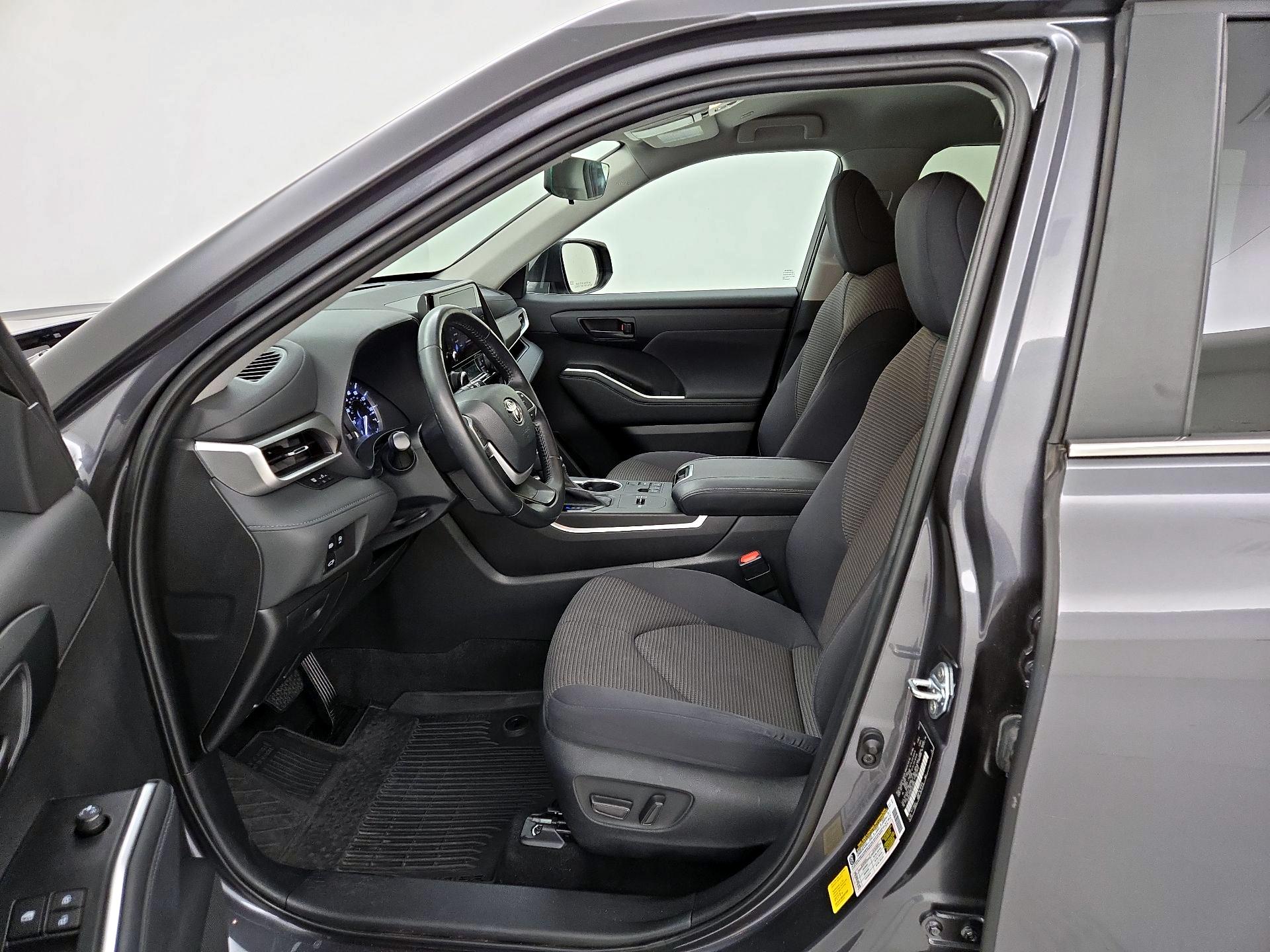Thumbnail: 2023 Toyota Highlander - 11