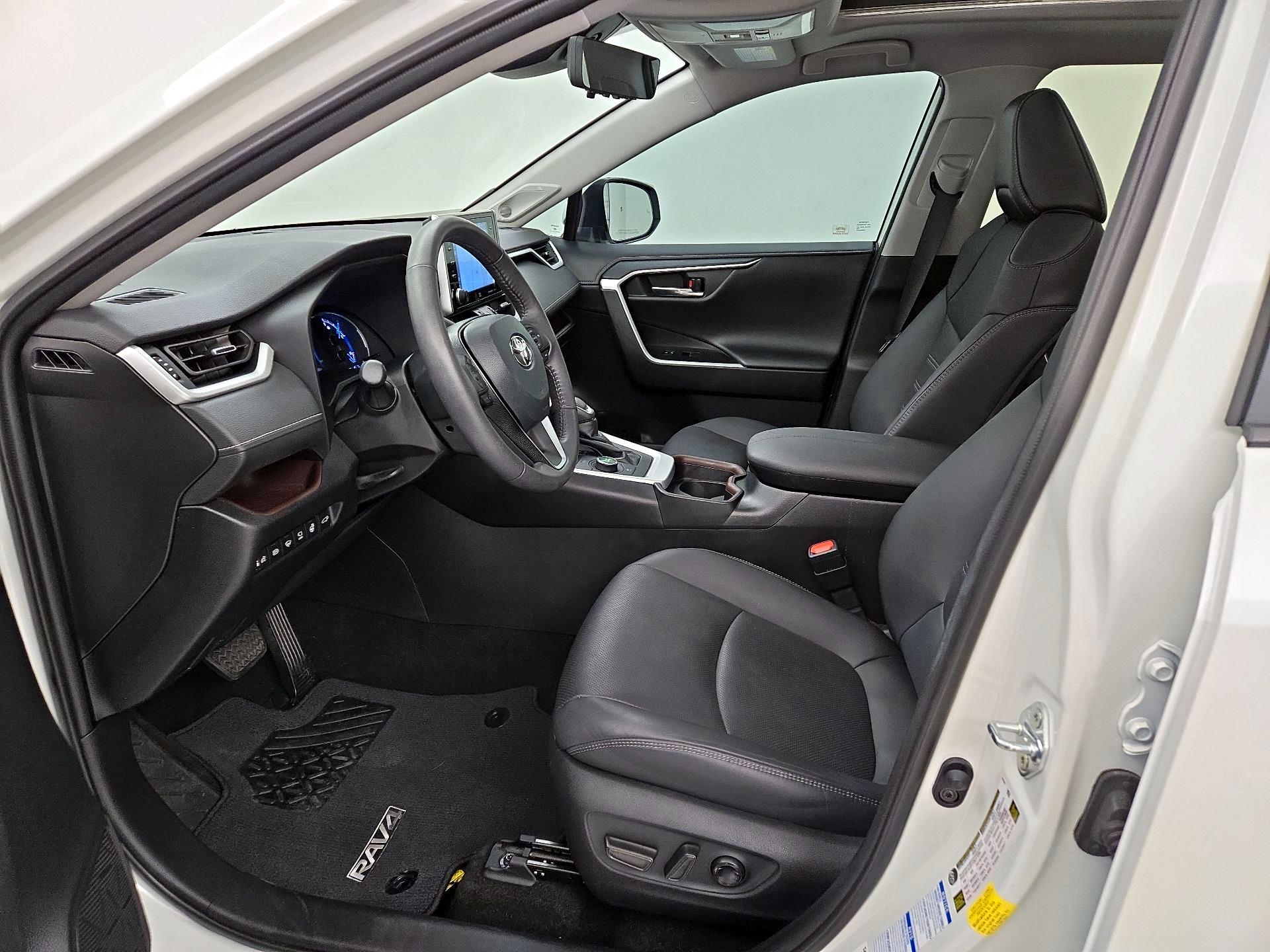 Thumbnail: 2021 Toyota RAV4 - 11