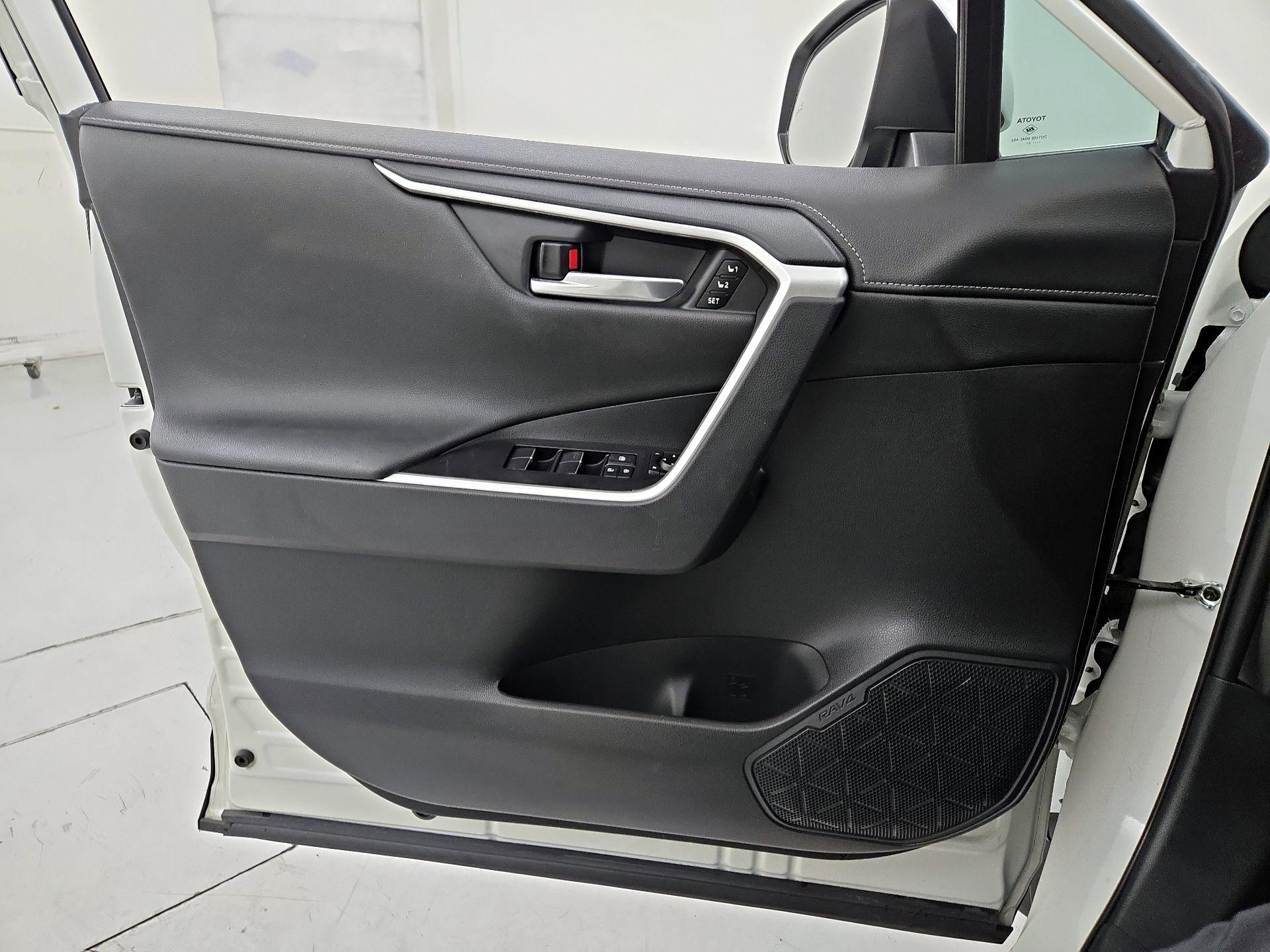 Thumbnail: 2021 Toyota RAV4 - 12