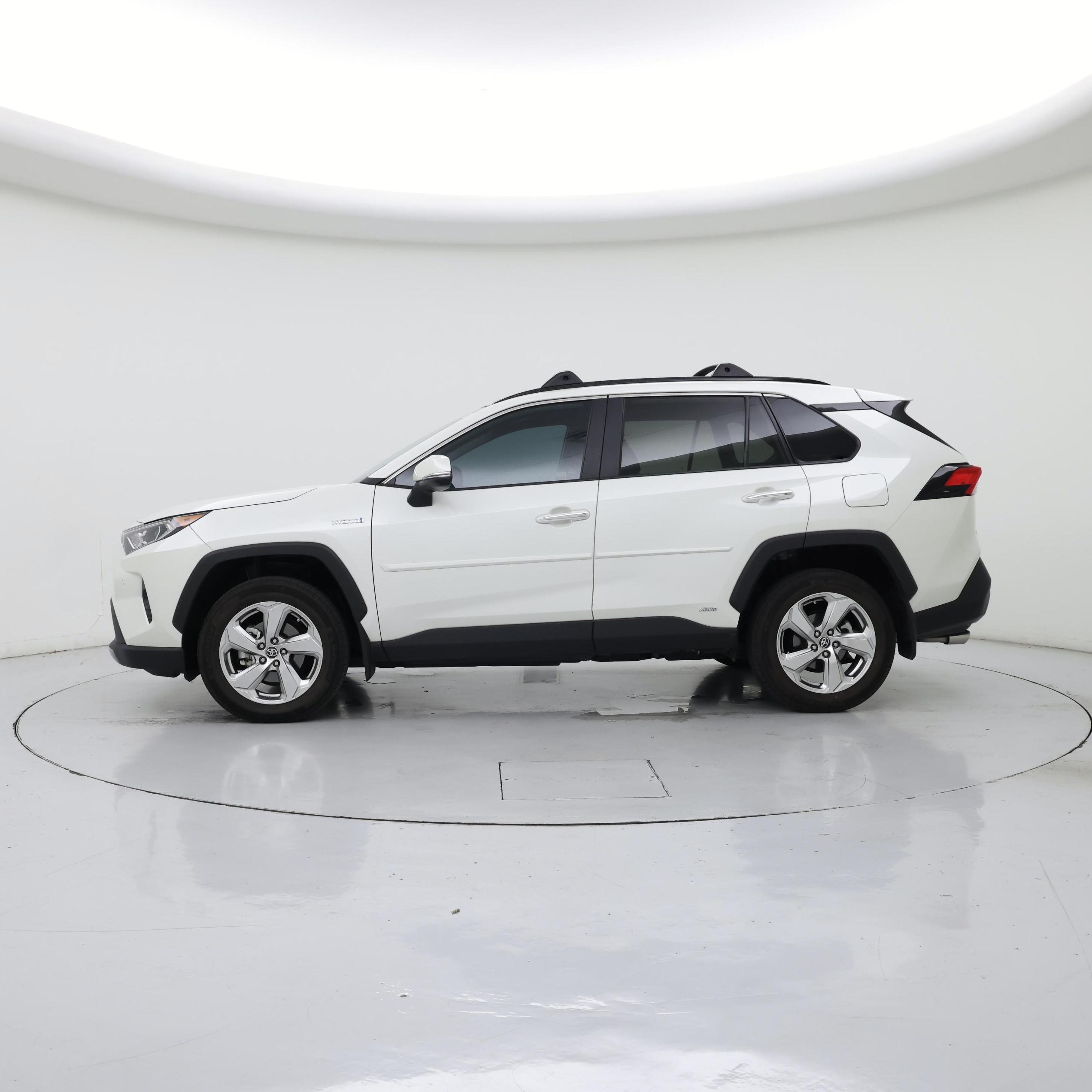 Thumbnail: 2021 Toyota RAV4 - 3