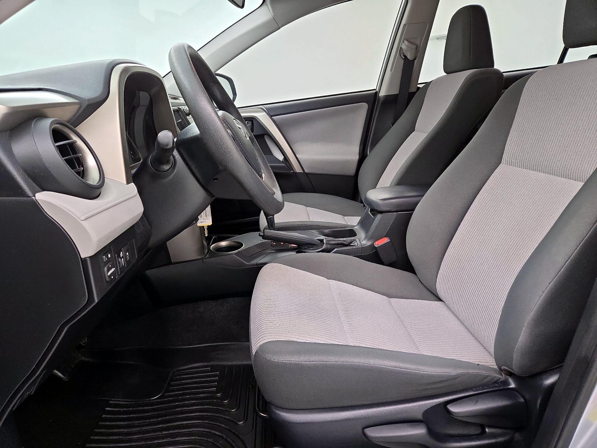 Thumbnail: 2015 Toyota RAV4 - 11