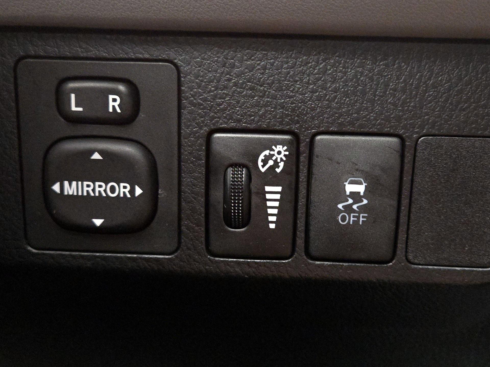 Thumbnail: 2015 Toyota RAV4 - 13