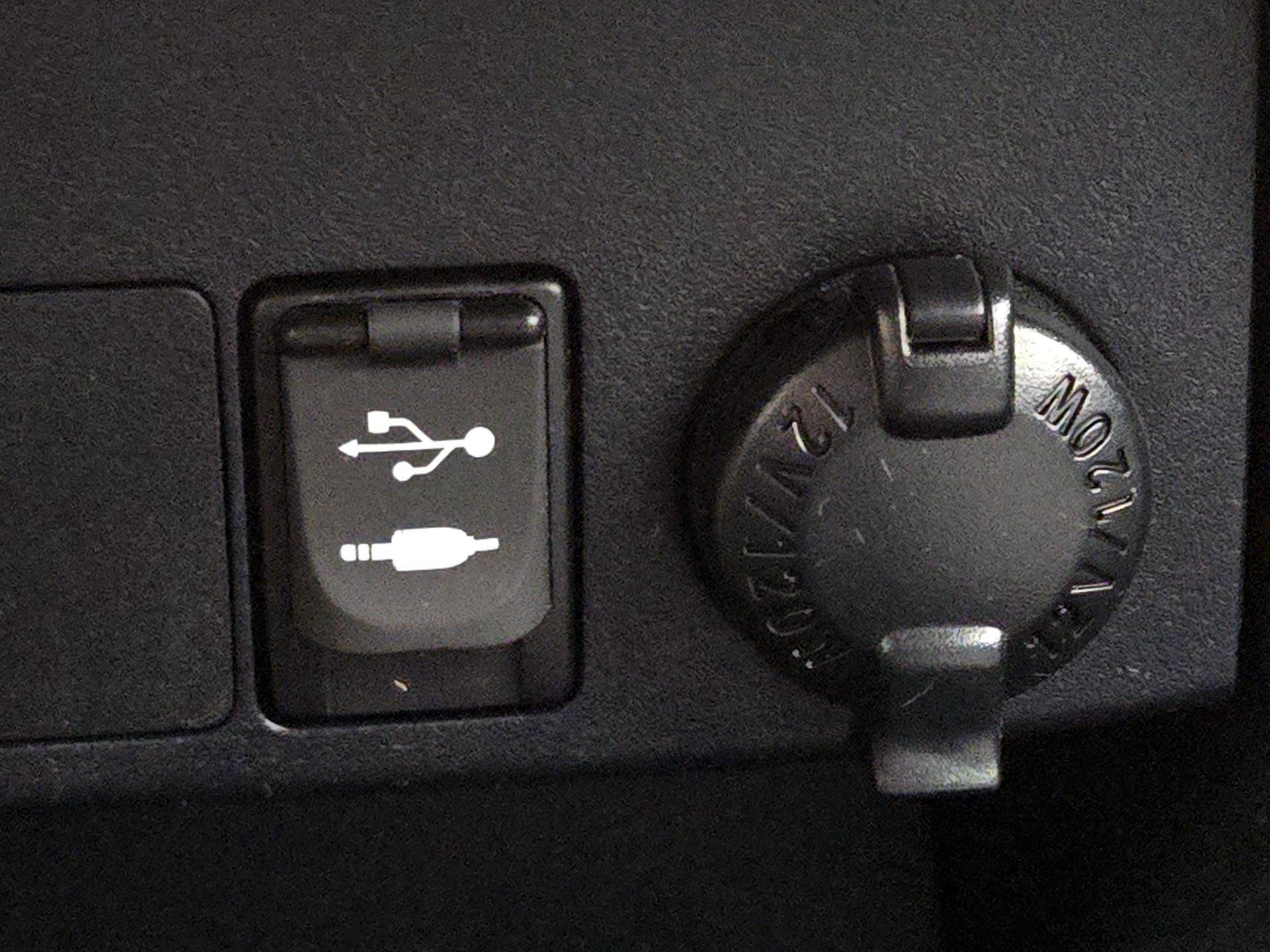 Thumbnail: 2015 Toyota RAV4 - 18
