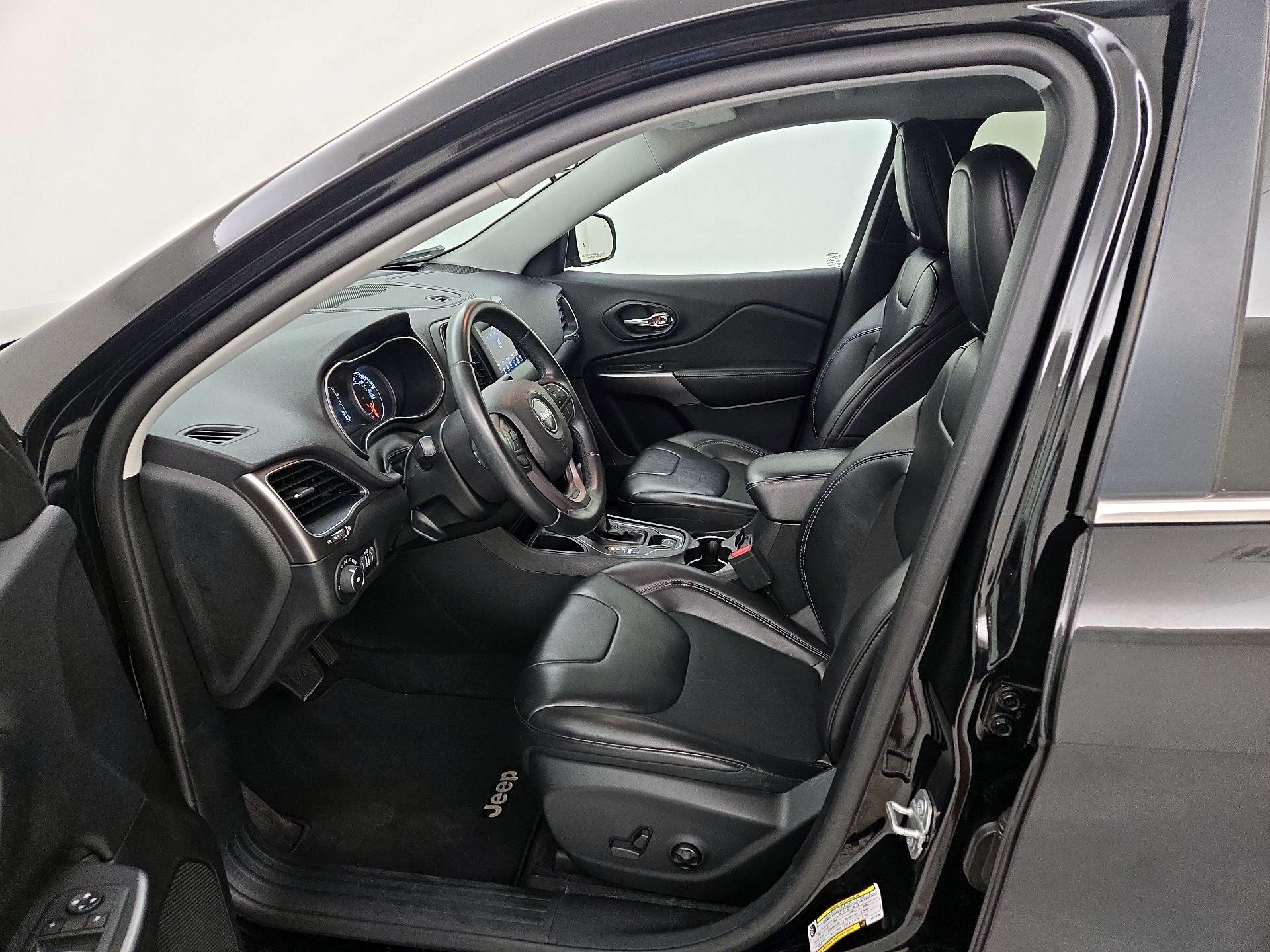 Thumbnail: 2019 Jeep Cherokee - 11