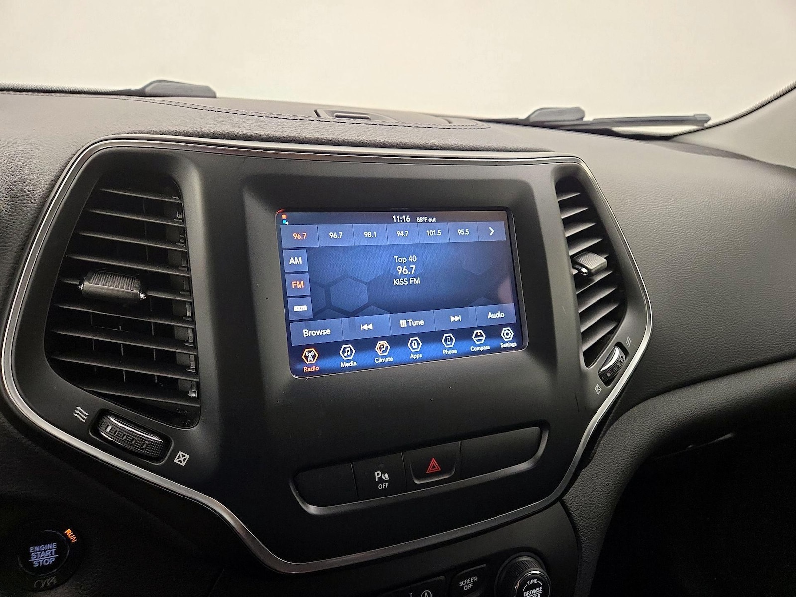 2019 Jeep Cherokee Latitude Plus - Photo 16