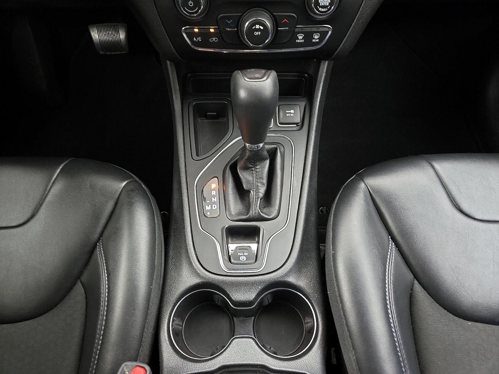 2019 Jeep Cherokee Latitude Plus - Photo 18