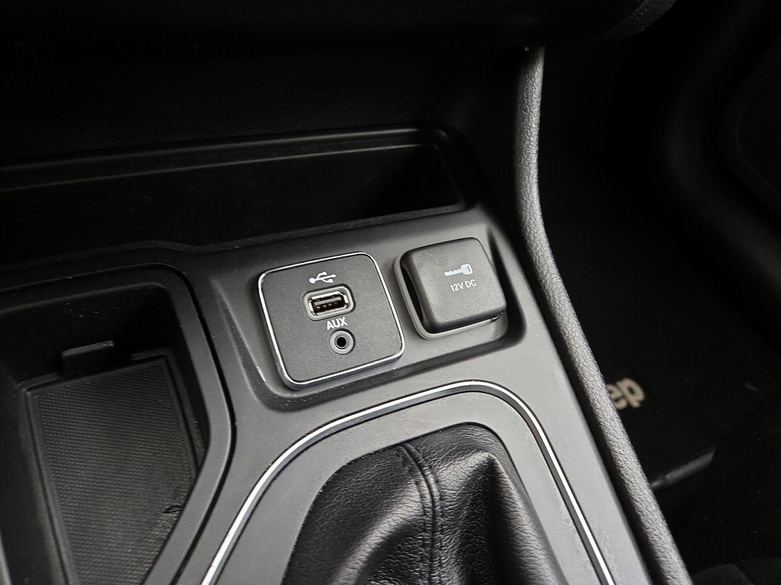 2019 Jeep Cherokee Latitude Plus - Photo 19