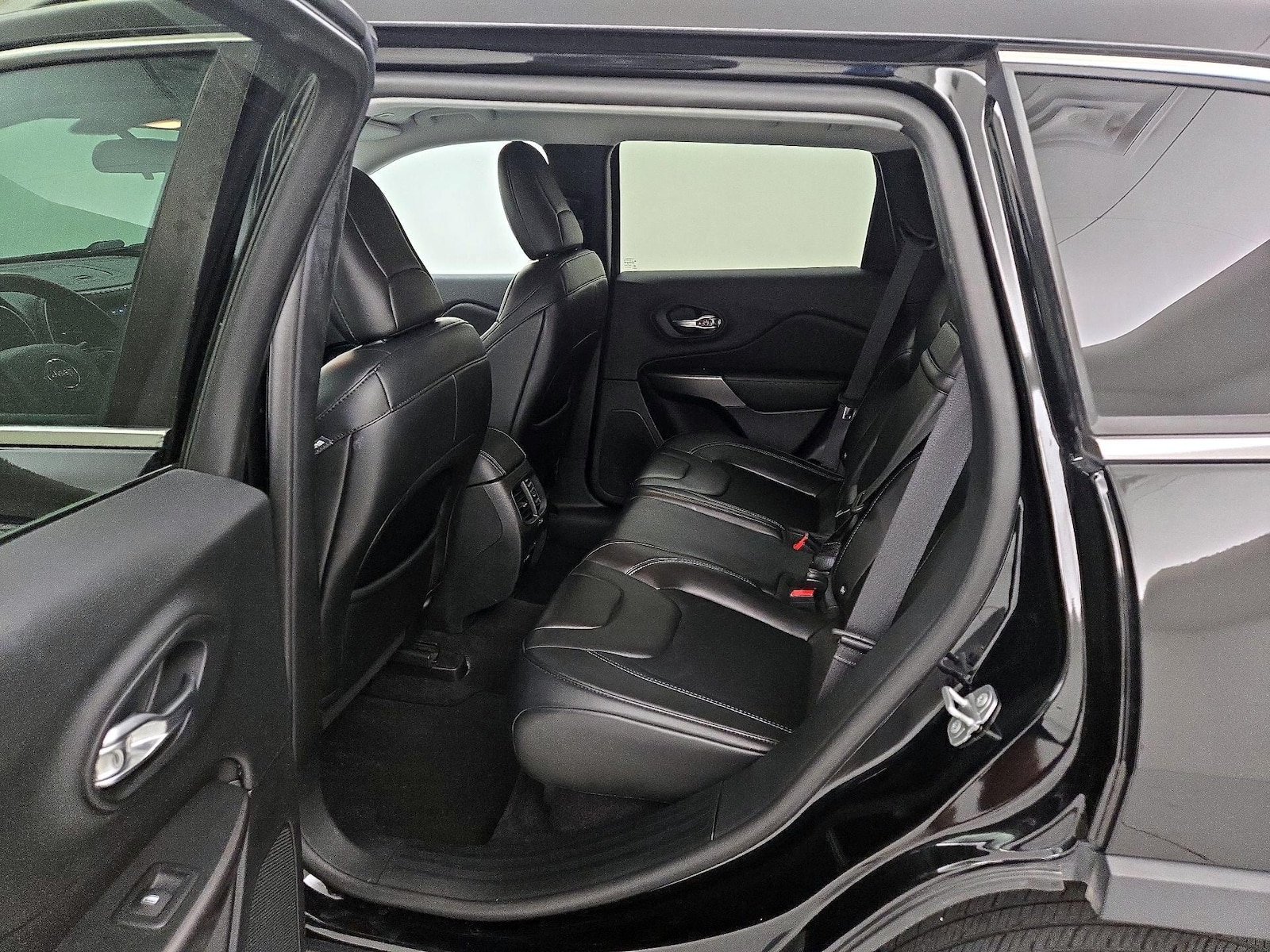 2019 Jeep Cherokee Latitude Plus - Photo 20